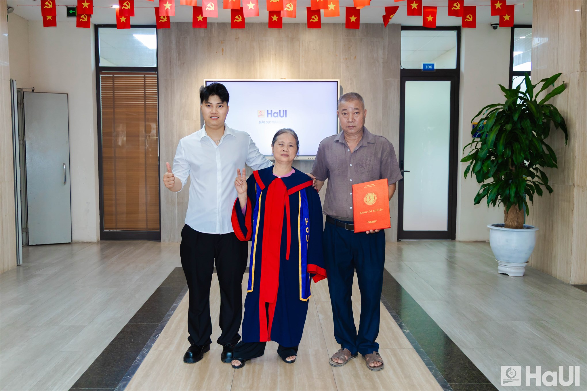 “Nguồn phải sạch, dòng điện phải luôn chảy” - hành trình mới của kỹ sư, cử nhân trường Điện-Điện tử, HaUI
