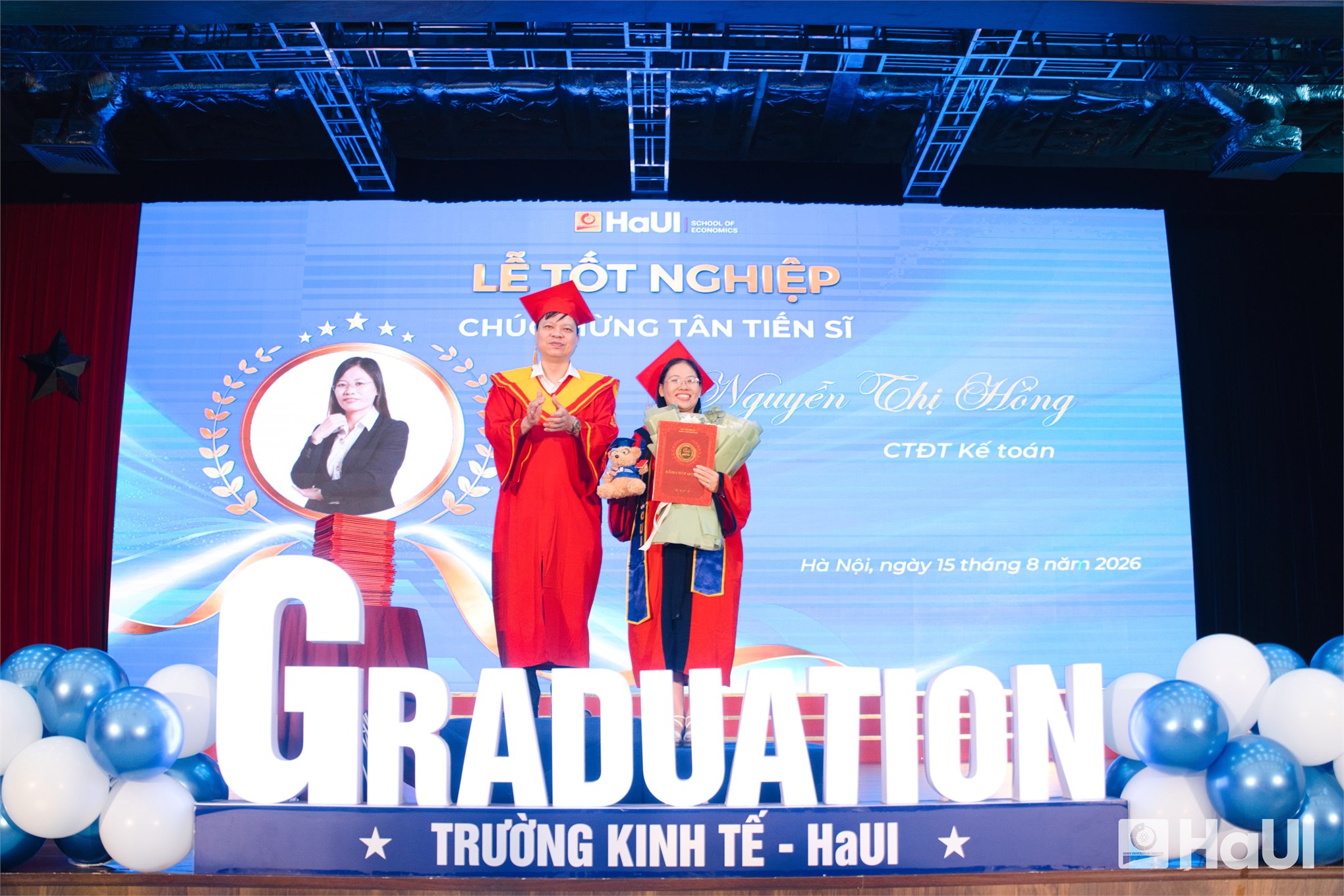 Đi xa bằng bản lĩnh, đi đúng hướng bằng sự tử tế - dấu ấn tốt nghiệp Trường Kinh tế, HaUI