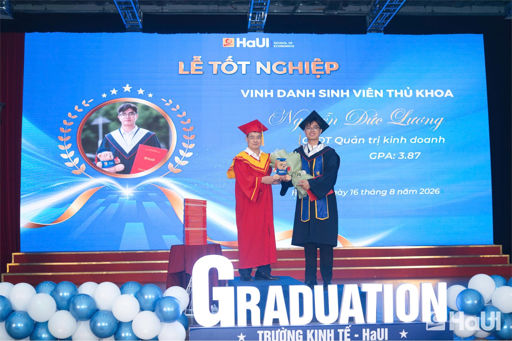 Đi xa bằng bản lĩnh, đi đúng hướng bằng sự tử tế - dấu ấn tốt nghiệp Trường Kinh tế, HaUI