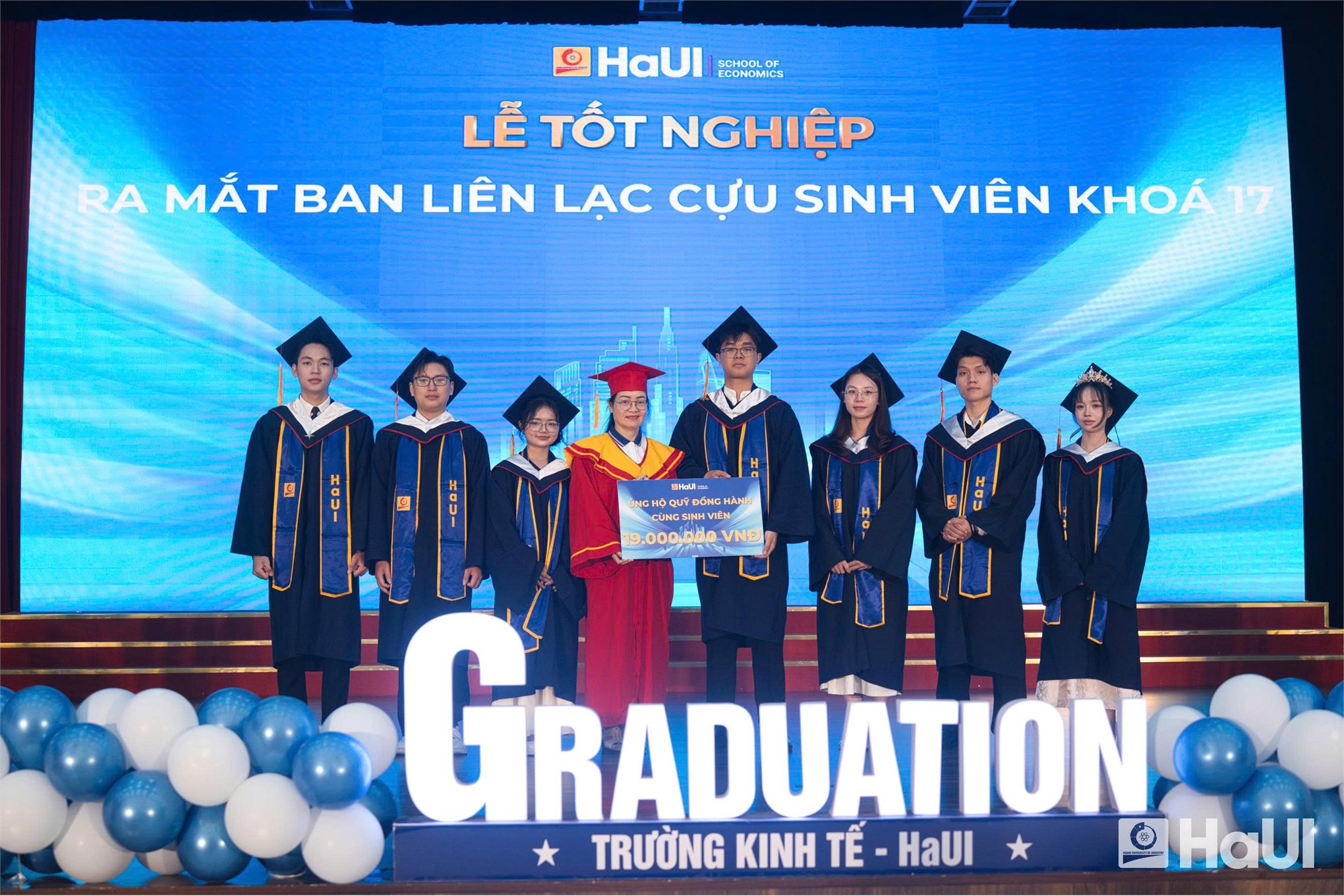 Đi xa bằng bản lĩnh, đi đúng hướng bằng sự tử tế - dấu ấn tốt nghiệp Trường Kinh tế, HaUI