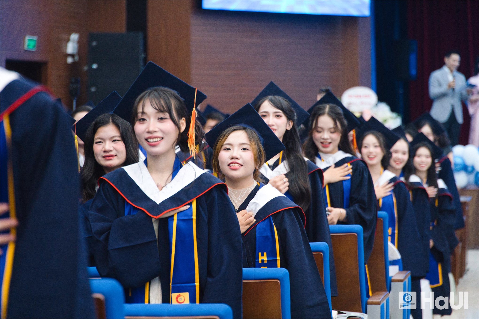 Đi xa bằng bản lĩnh, đi đúng hướng bằng sự tử tế - dấu ấn tốt nghiệp Trường Kinh tế, HaUI