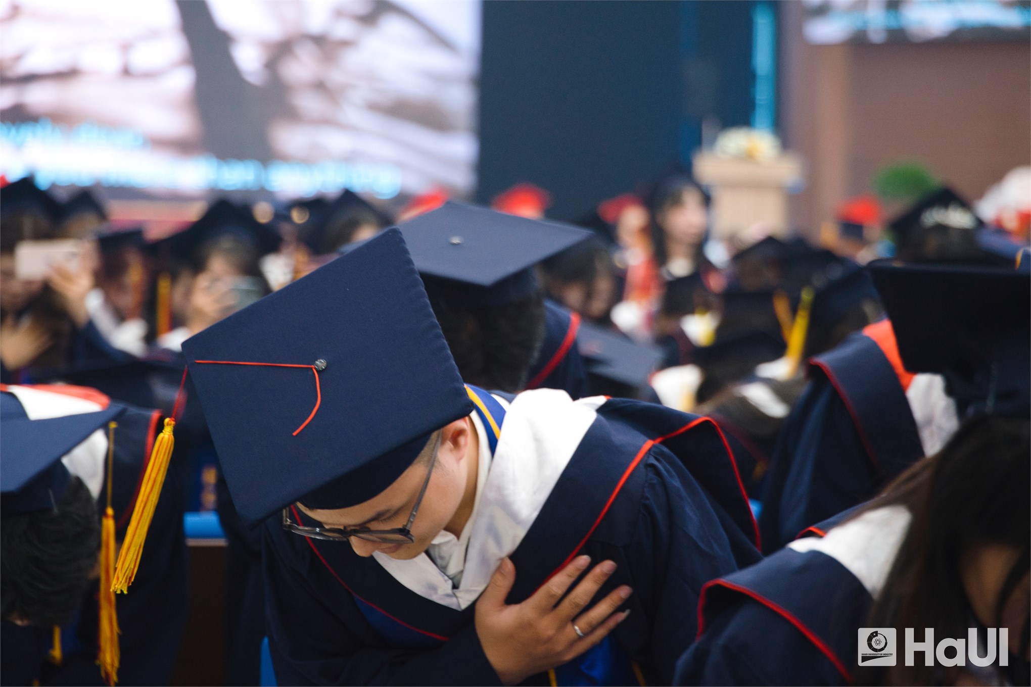 Đi xa bằng bản lĩnh, đi đúng hướng bằng sự tử tế - dấu ấn tốt nghiệp Trường Kinh tế, HaUI