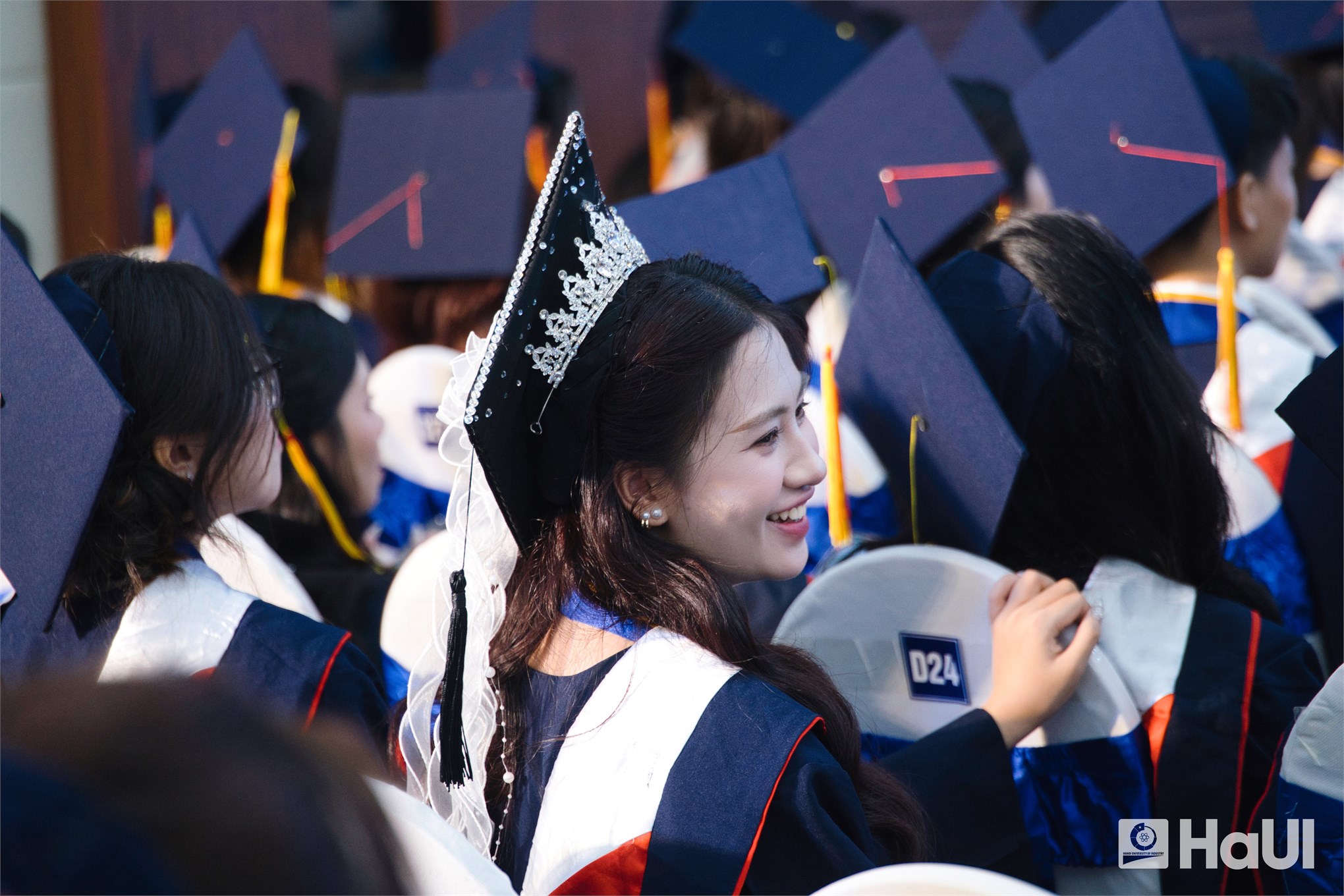 Đi xa bằng bản lĩnh, đi đúng hướng bằng sự tử tế - dấu ấn tốt nghiệp Trường Kinh tế, HaUI