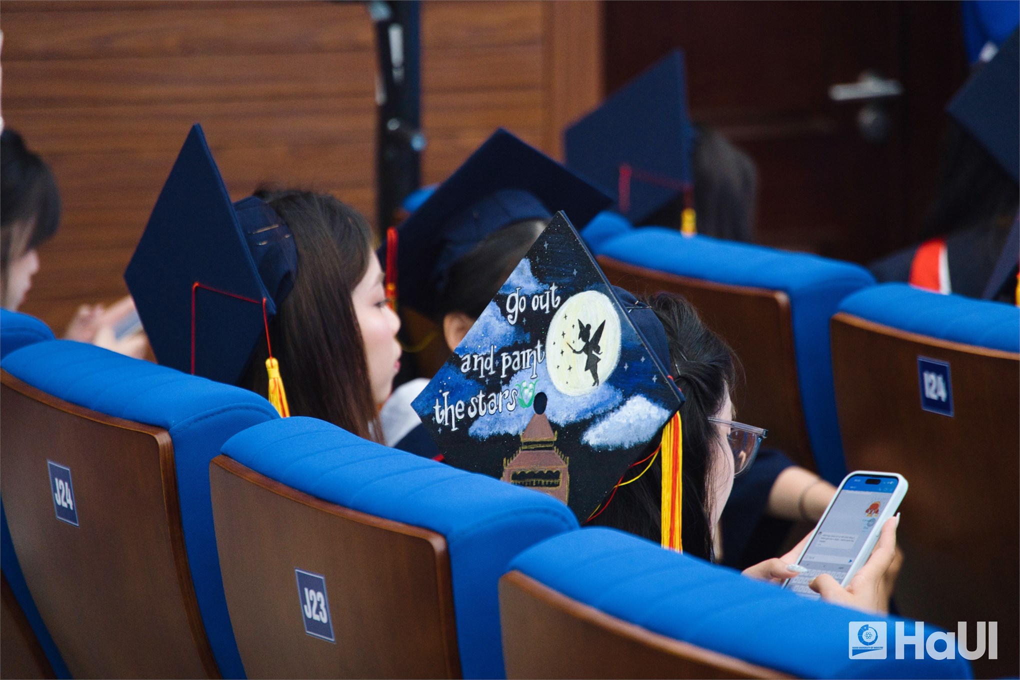 Đi xa bằng bản lĩnh, đi đúng hướng bằng sự tử tế - dấu ấn tốt nghiệp Trường Kinh tế, HaUI