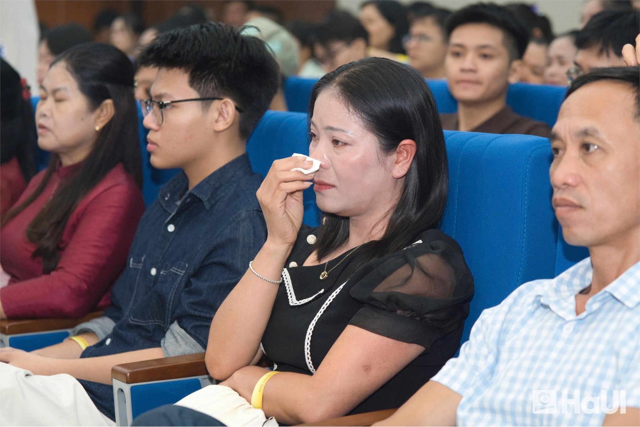 Đi xa bằng bản lĩnh, đi đúng hướng bằng sự tử tế - dấu ấn tốt nghiệp Trường Kinh tế, HaUI