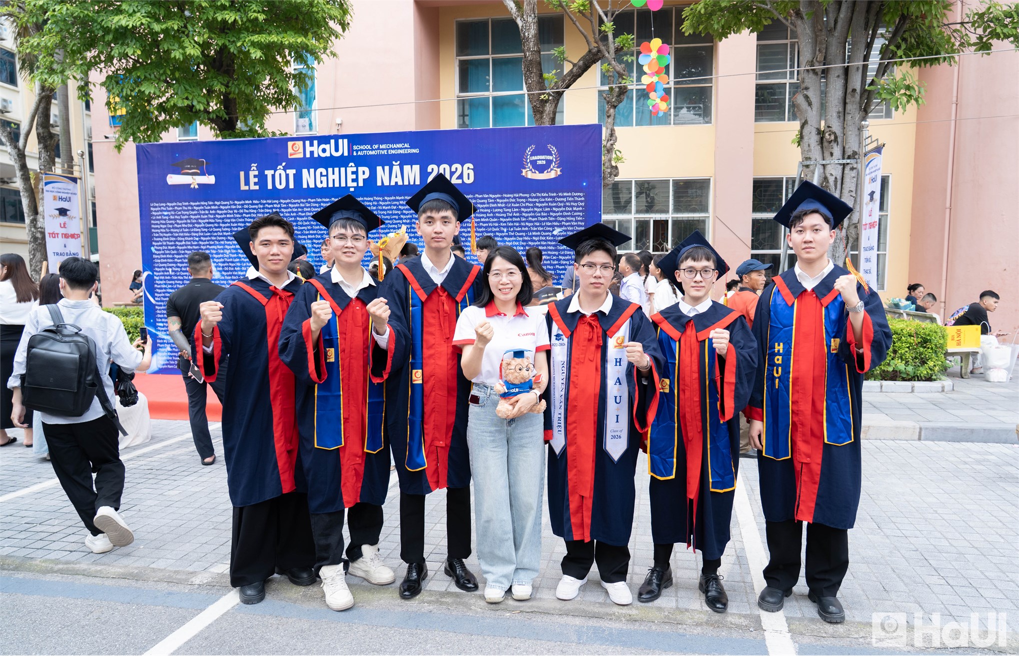Từ giảng đường đến doanh nghiệp - Hành trình mới của tân khoa Trường Cơ khí - Ô tô, HaUI.