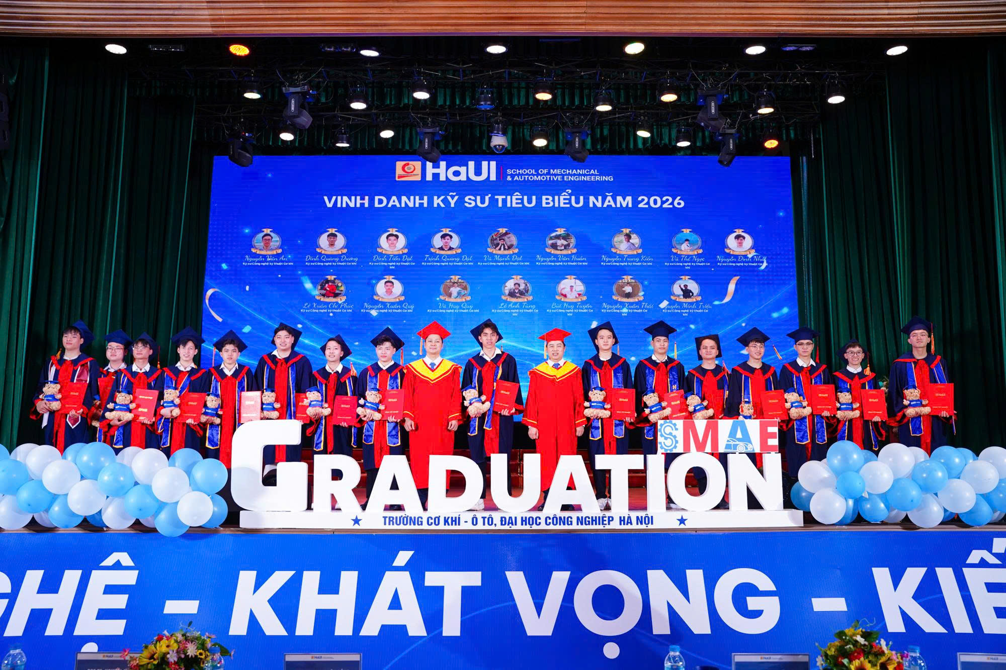Từ giảng đường đến doanh nghiệp - Hành trình mới của tân khoa Trường Cơ khí - Ô tô, HaUI.