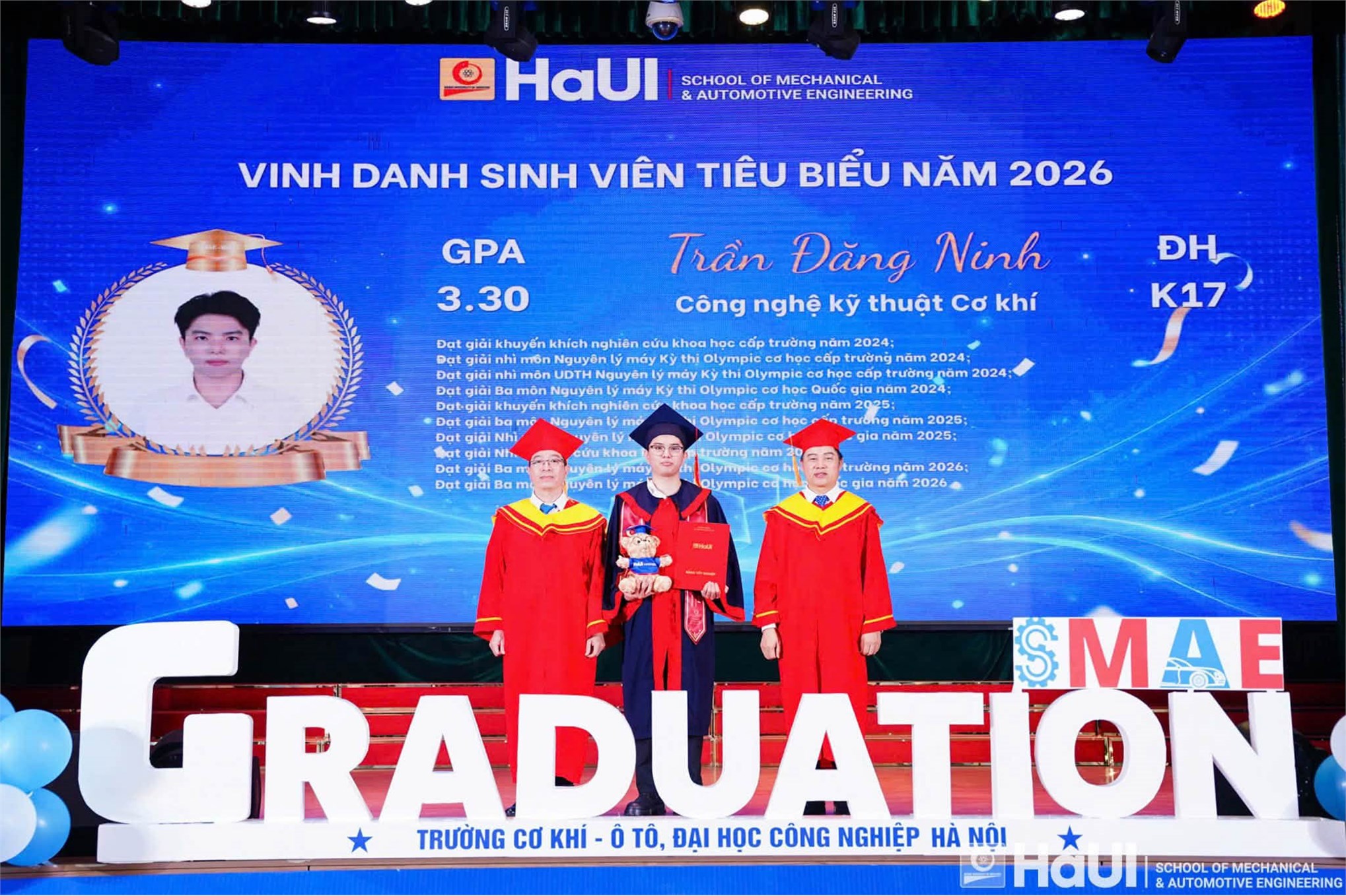 Từ giảng đường đến doanh nghiệp - Hành trình mới của tân khoa Trường Cơ khí - Ô tô, HaUI.