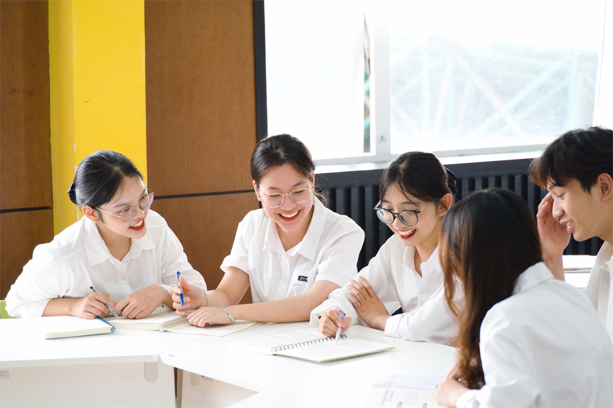 9 lý do lựa chọn Chương trình đào tạo bằng tiếng Anh tại Đại học Công nghiệp Hà Nội