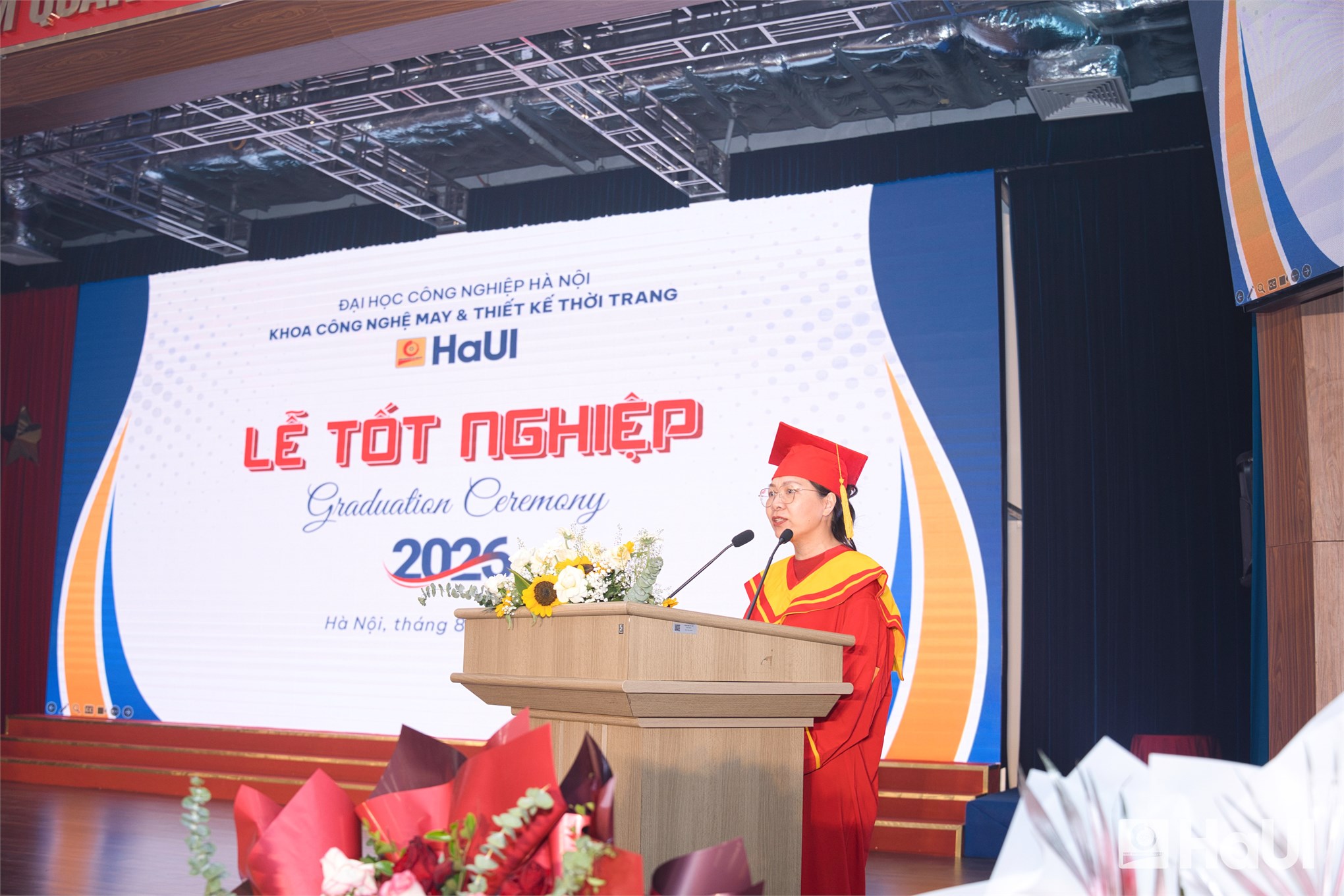 Đạo đức nghề nghiệp, tinh thần sáng tạo và khả năng thích ứng - hành trang của tân cử nhân Khoa May và Thiết kế thời trang, HaUI