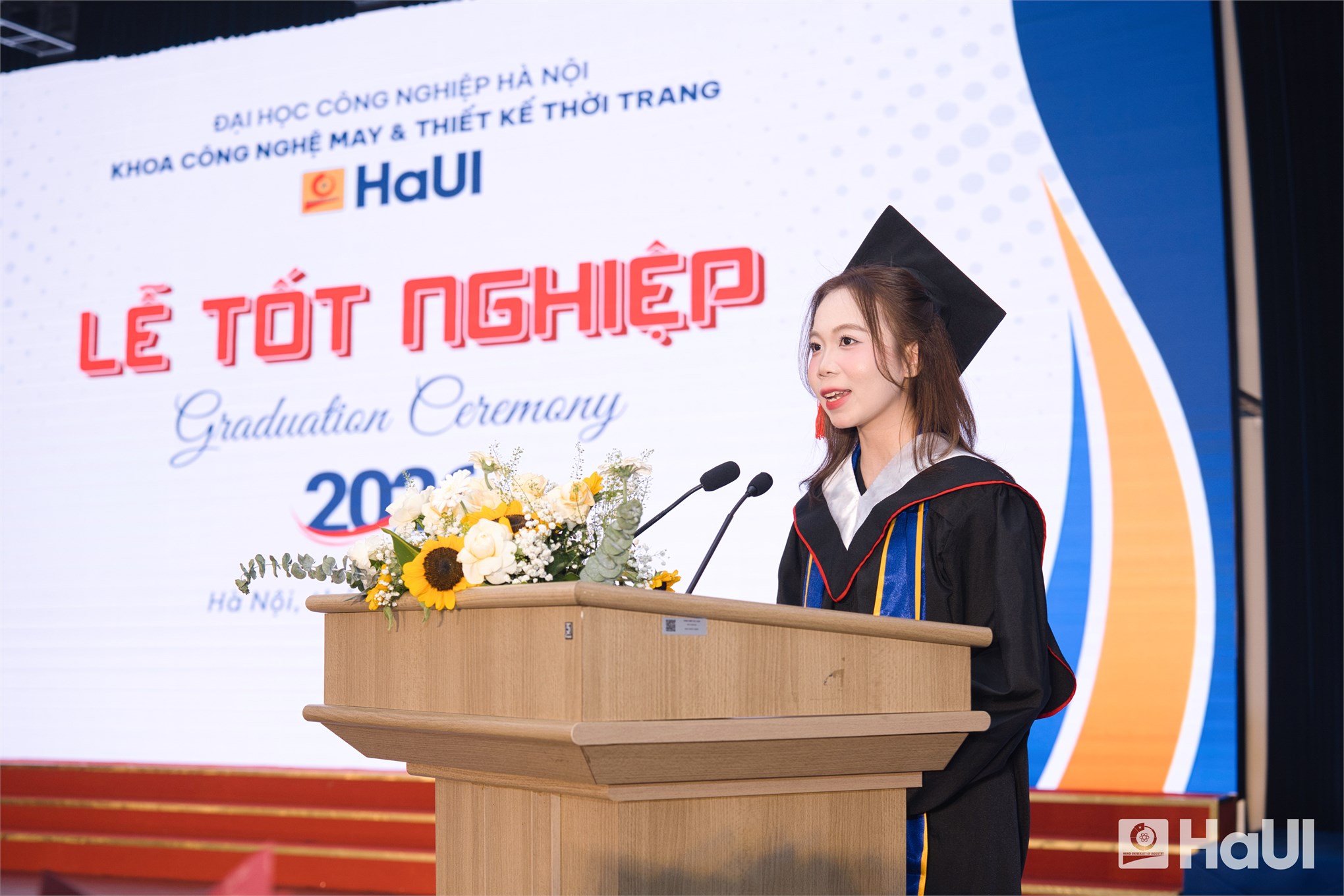 Đạo đức nghề nghiệp, tinh thần sáng tạo và khả năng thích ứng - hành trang của tân cử nhân Khoa May và Thiết kế thời trang, HaUI