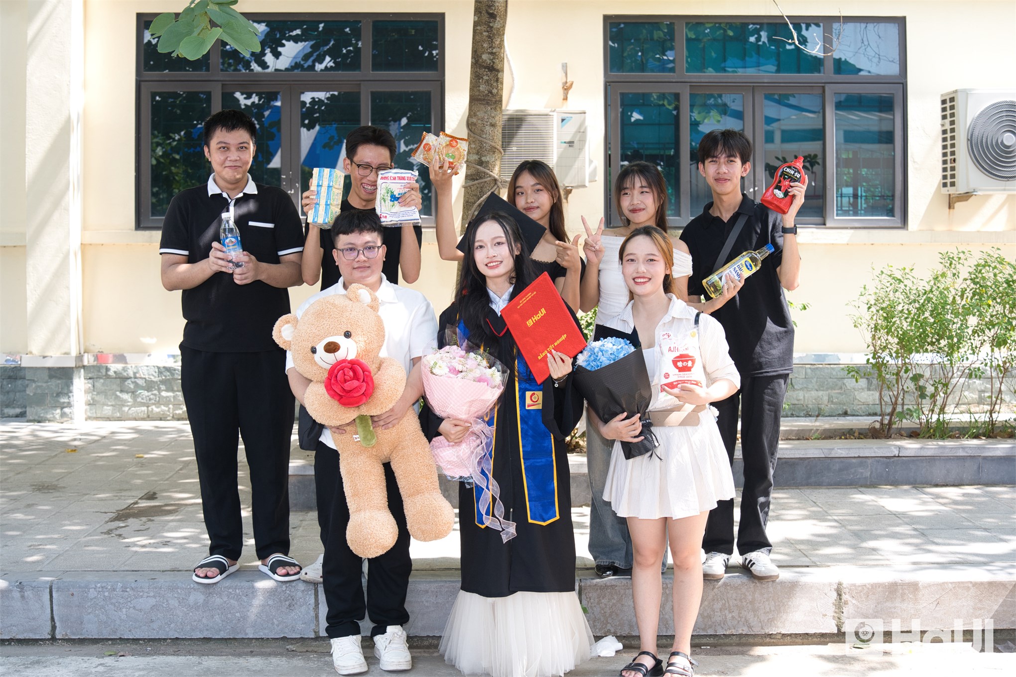 Đạo đức nghề nghiệp, tinh thần sáng tạo và khả năng thích ứng - hành trang của tân cử nhân Khoa May và Thiết kế thời trang, HaUI