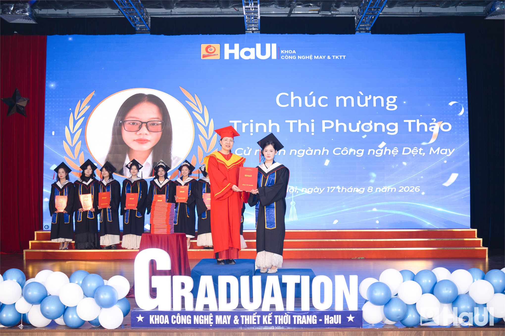 Đạo đức nghề nghiệp, tinh thần sáng tạo và khả năng thích ứng - hành trang của tân cử nhân Khoa May và Thiết kế thời trang, HaUI