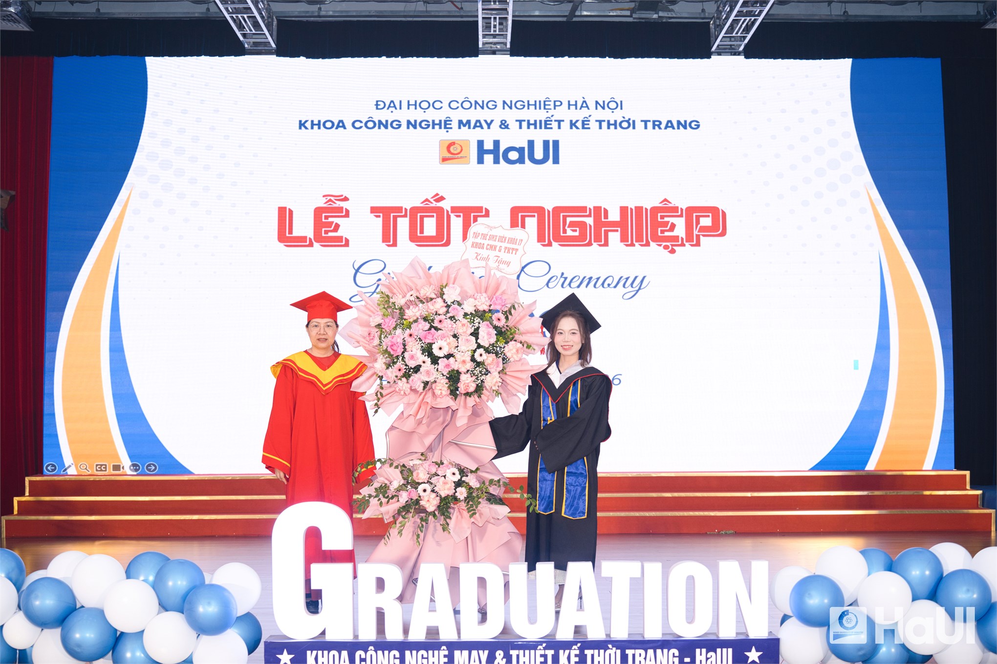 Đạo đức nghề nghiệp, tinh thần sáng tạo và khả năng thích ứng - hành trang của tân cử nhân Khoa May và Thiết kế thời trang, HaUI