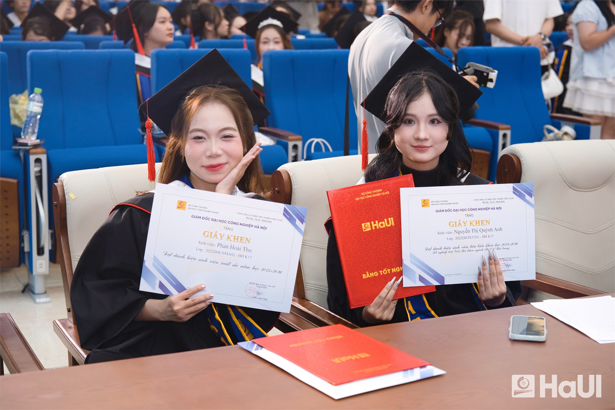 Đạo đức nghề nghiệp, tinh thần sáng tạo và khả năng thích ứng - hành trang của tân cử nhân Khoa May và Thiết kế thời trang, HaUI