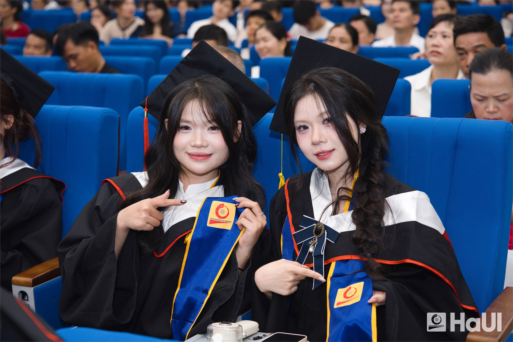 Đạo đức nghề nghiệp, tinh thần sáng tạo và khả năng thích ứng - hành trang của tân cử nhân Khoa May và Thiết kế thời trang, HaUI
