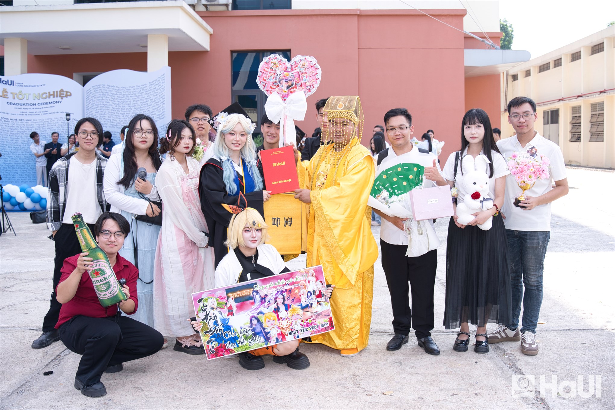 Đạo đức nghề nghiệp, tinh thần sáng tạo và khả năng thích ứng - hành trang của tân cử nhân Khoa May và Thiết kế thời trang, HaUI