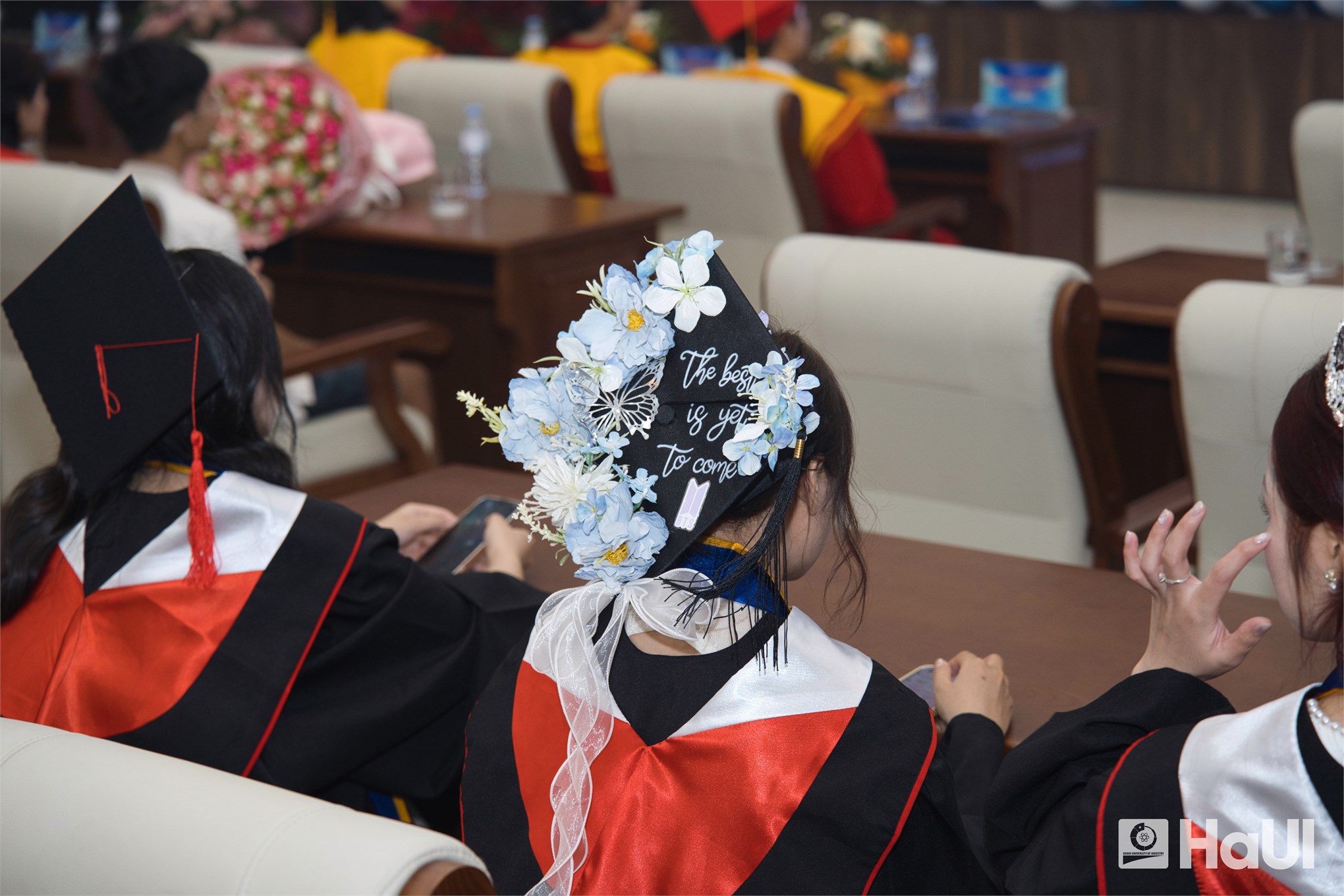 Đạo đức nghề nghiệp, tinh thần sáng tạo và khả năng thích ứng - hành trang của tân cử nhân Khoa May và Thiết kế thời trang, HaUI