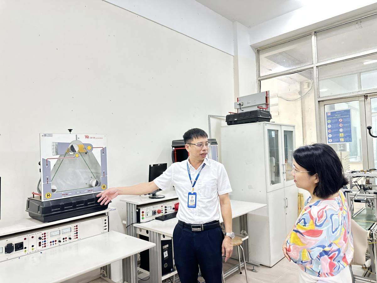 [tudonghoangaynay] Điểm chuẩn ngành Tự động hóa vụt cao, trang bị gì cho người học từ bậc phổ thông đến đại học?