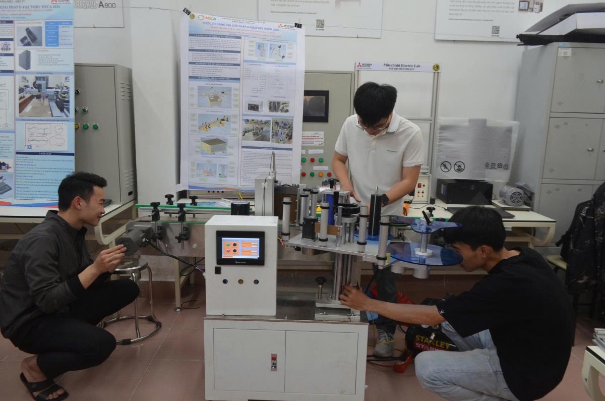 [tudonghoangaynay] Điểm chuẩn ngành Tự động hóa vụt cao, trang bị gì cho người học từ bậc phổ thông đến đại học?