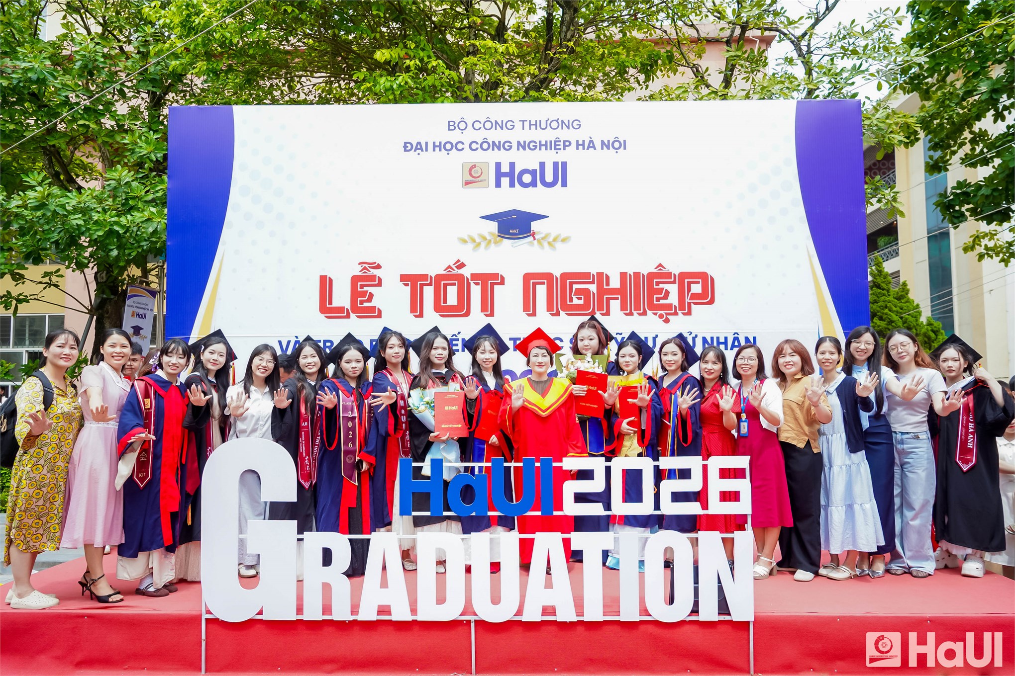 844 tân Thạc sĩ, Cử nhân Trường Ngoại ngữ - Du lịch, HaUI: Một thế hệ mới sẵn sàng hội nhập