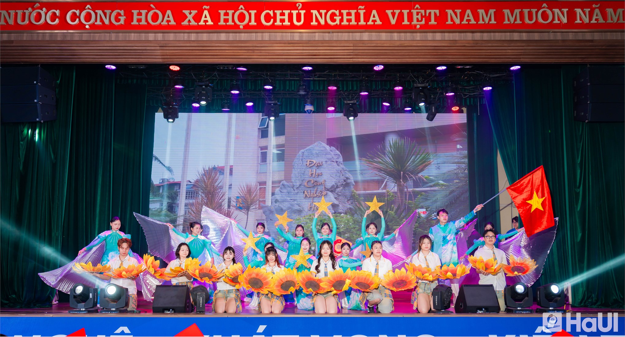 844 tân Thạc sĩ, Cử nhân Trường Ngoại ngữ - Du lịch, HaUI: Một thế hệ mới sẵn sàng hội nhập