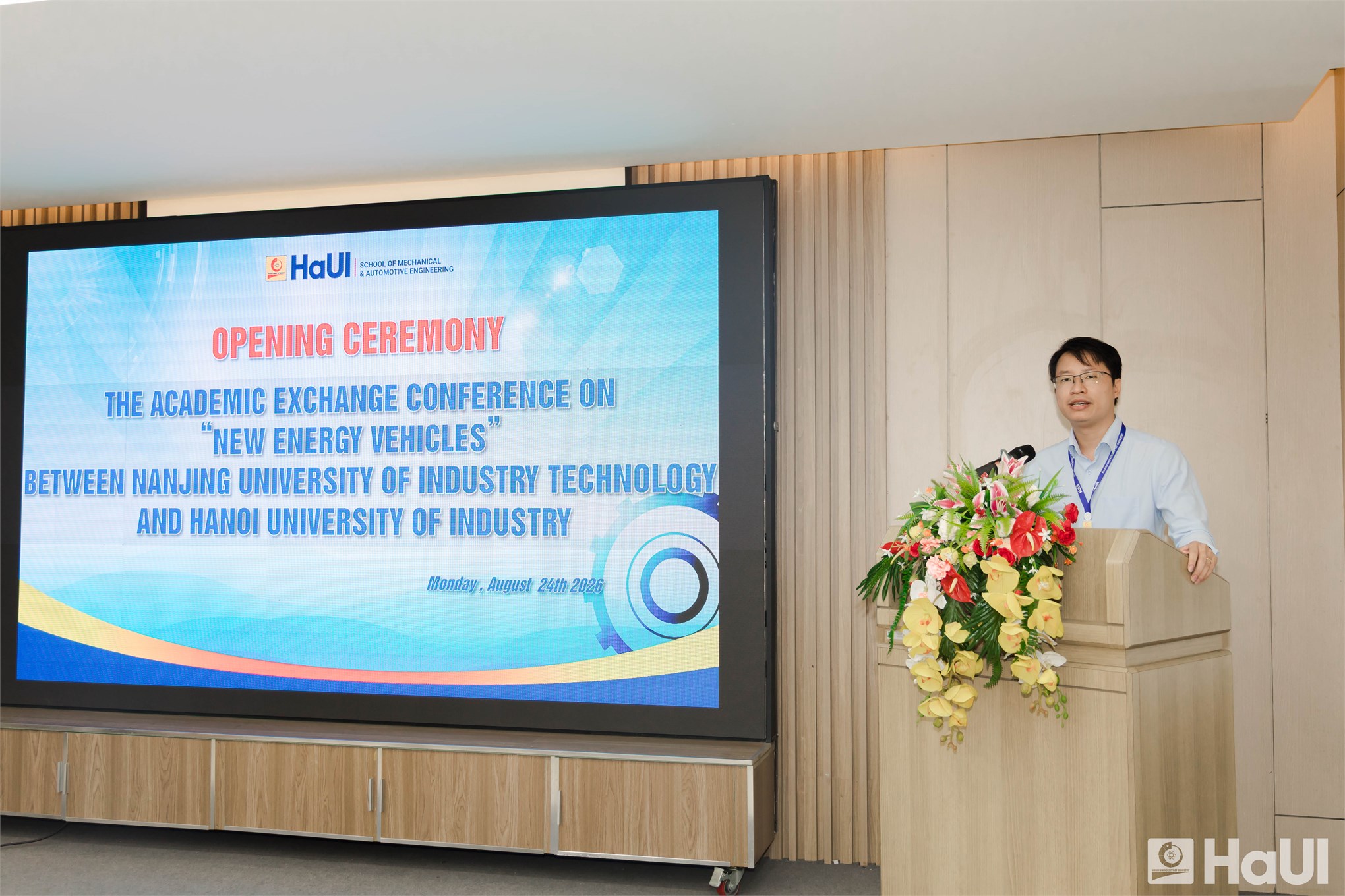 Trường Cơ khí – Ô tô, thuộc HaUI mở rộng kết nối học thuật quốc tế từ Hội thảo “Xe năng lượng mới”