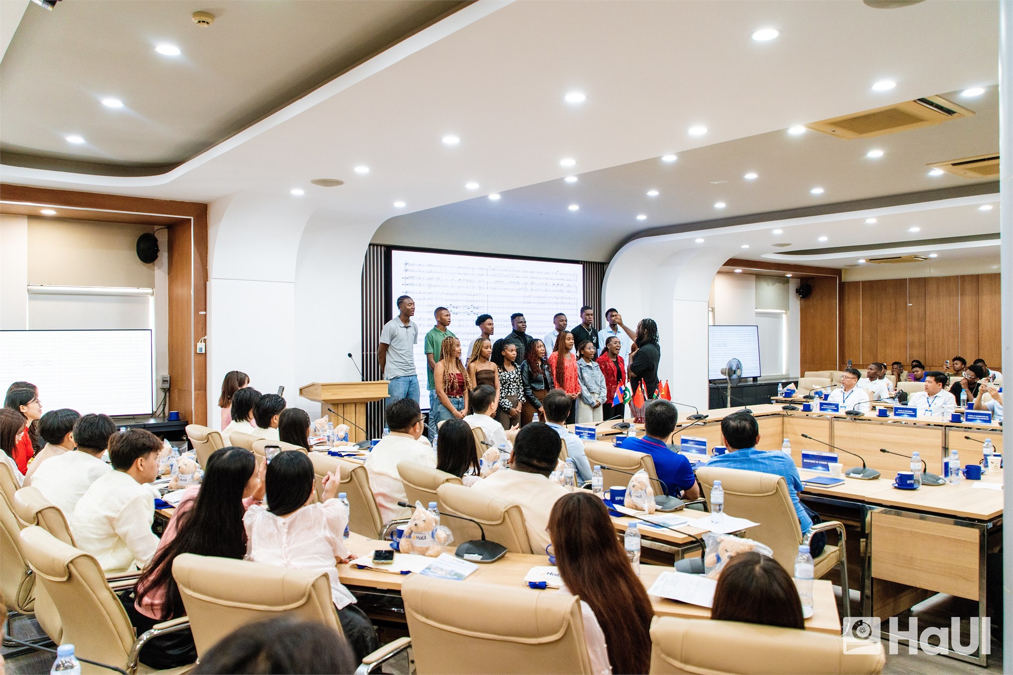 Sinh viên nhiều quốc gia lựa chọn học tập tại Đại học Công nghiệp Hà Nội