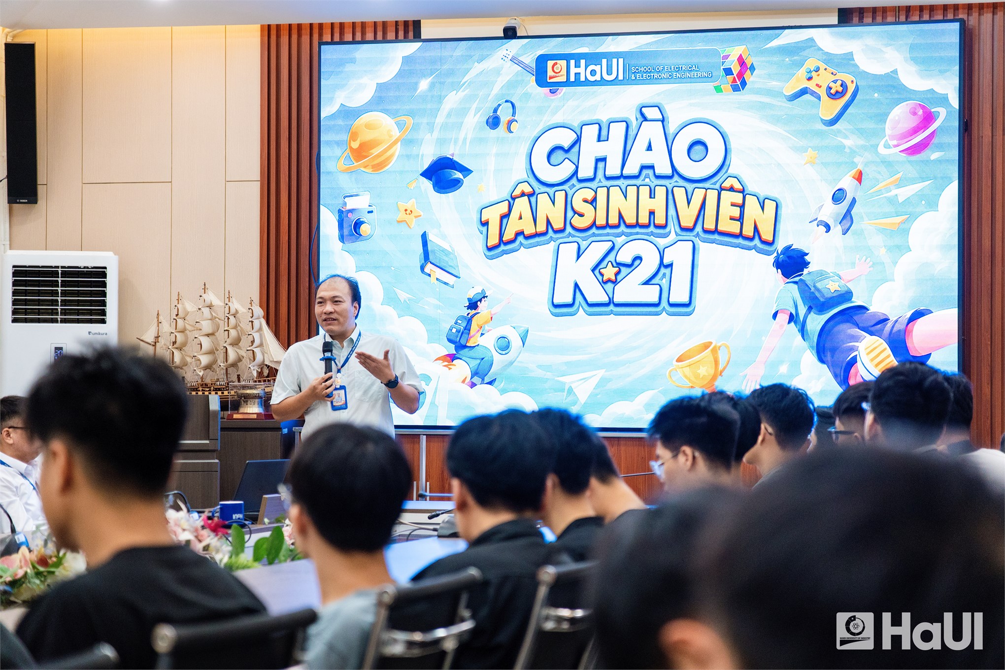 Bứt phá với lộ trình cử nhân đại học cùng các chương trình đào tạo bằng tiếng Anh tại HaUI