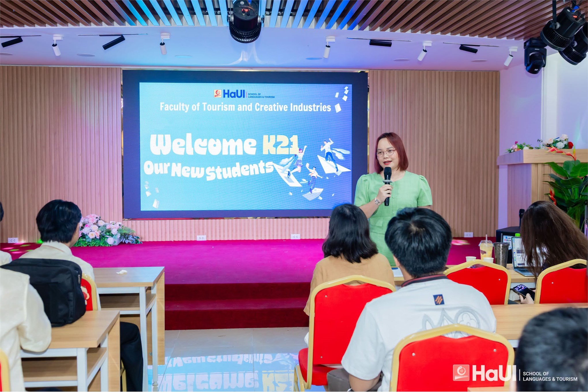 Bứt phá với lộ trình cử nhân đại học cùng các chương trình đào tạo bằng tiếng Anh tại HaUI