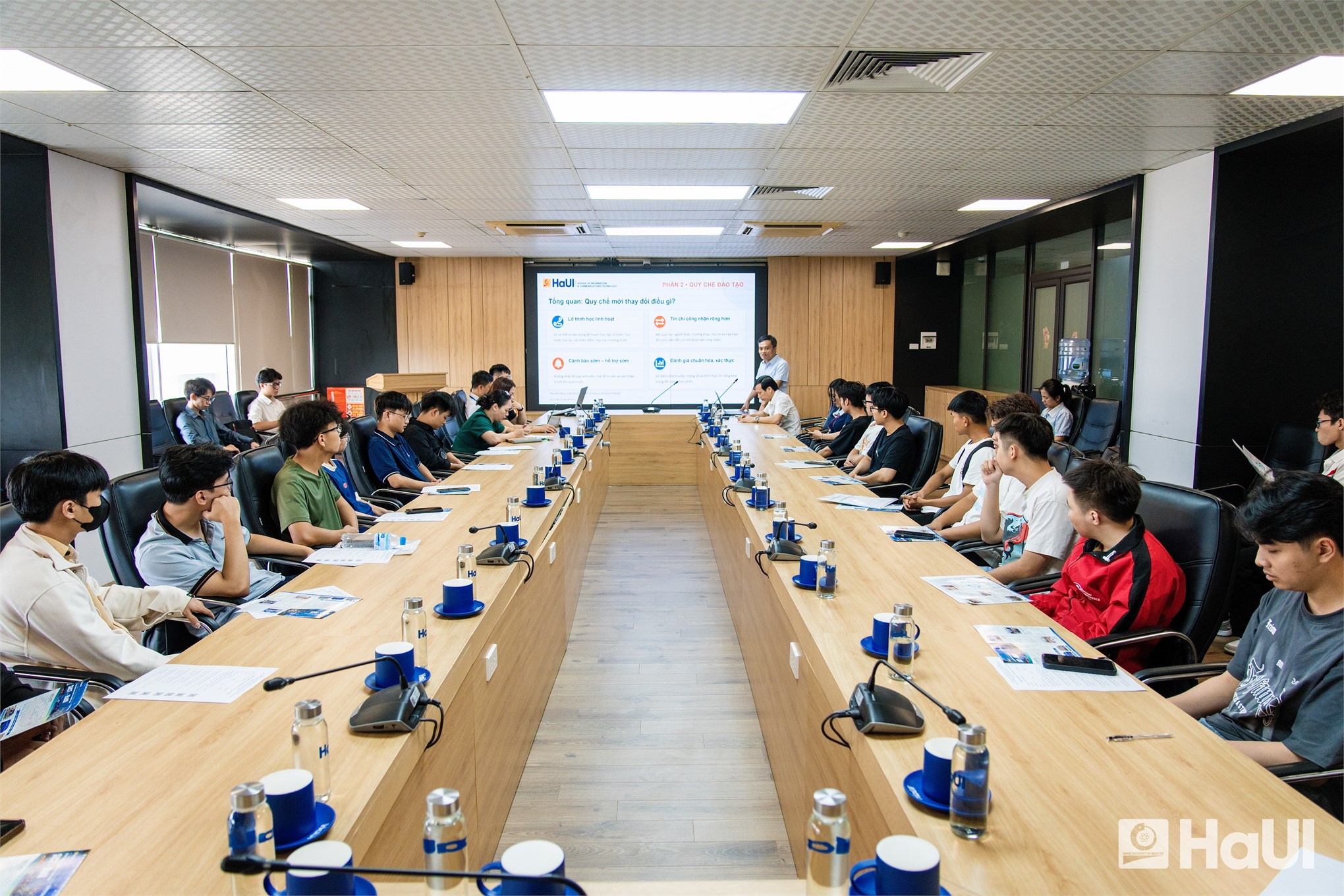 Bứt phá với lộ trình cử nhân đại học cùng các chương trình đào tạo bằng tiếng Anh tại HaUI
