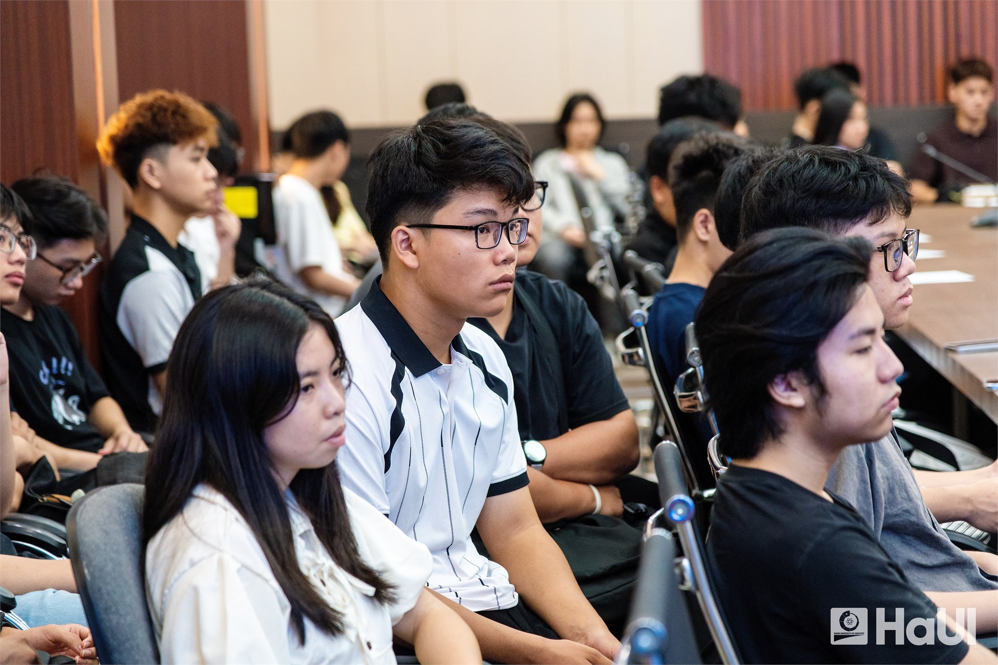 Bứt phá với lộ trình cử nhân đại học cùng các chương trình đào tạo bằng tiếng Anh tại HaUI