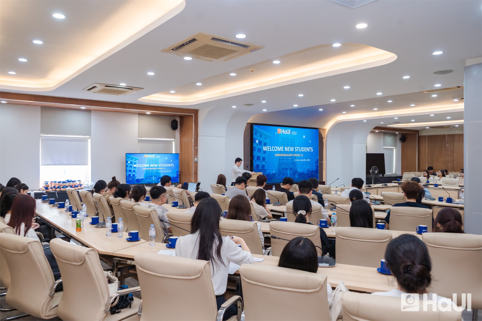 Bứt phá với lộ trình cử nhân đại học cùng các chương trình đào tạo bằng tiếng Anh tại HaUI