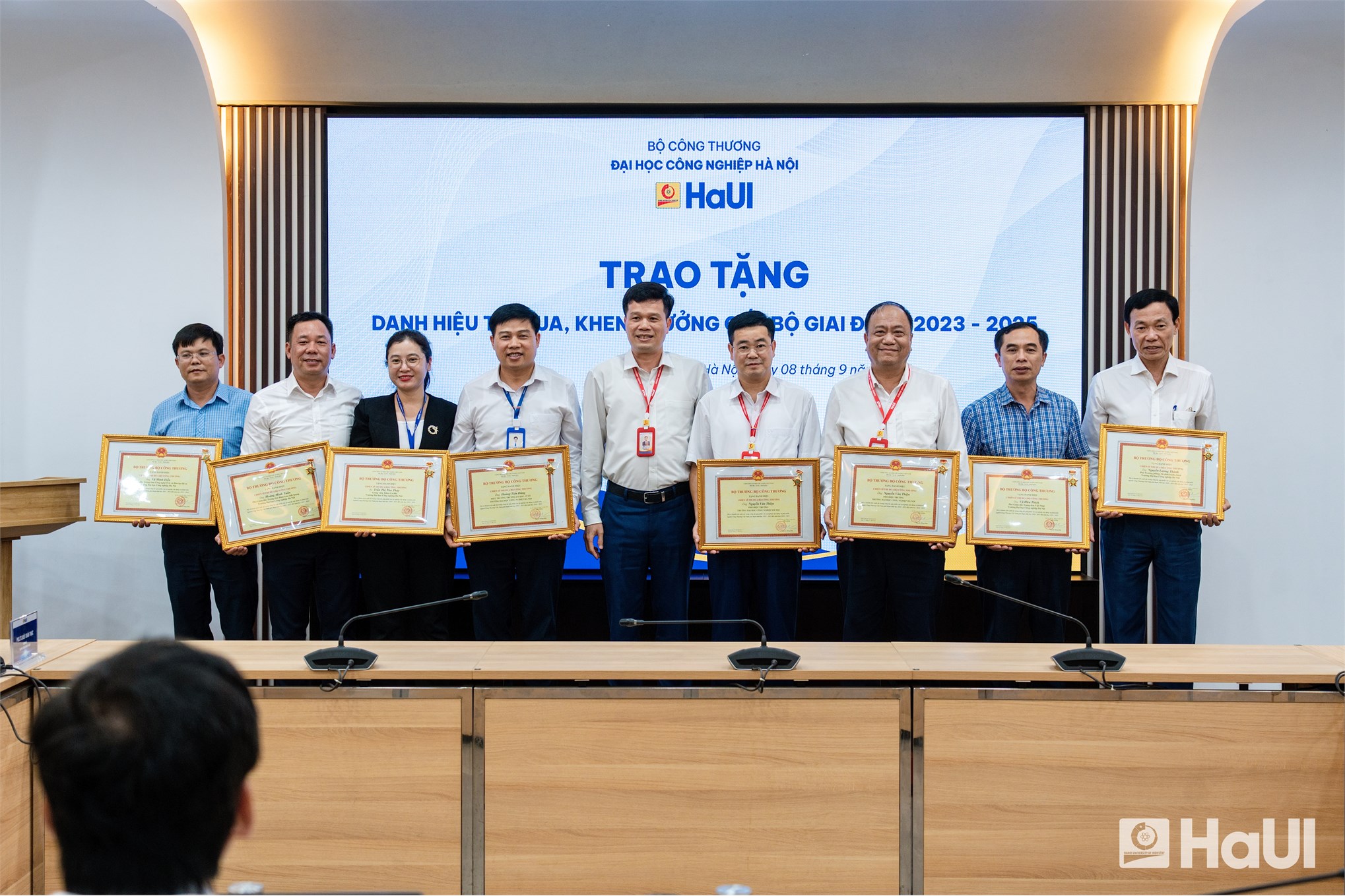 Đại học Công nghiệp Hà Nội trao tặng danh hiệu thi đua, khen thưởng cấp Bộ giai đoạn 2023-2025