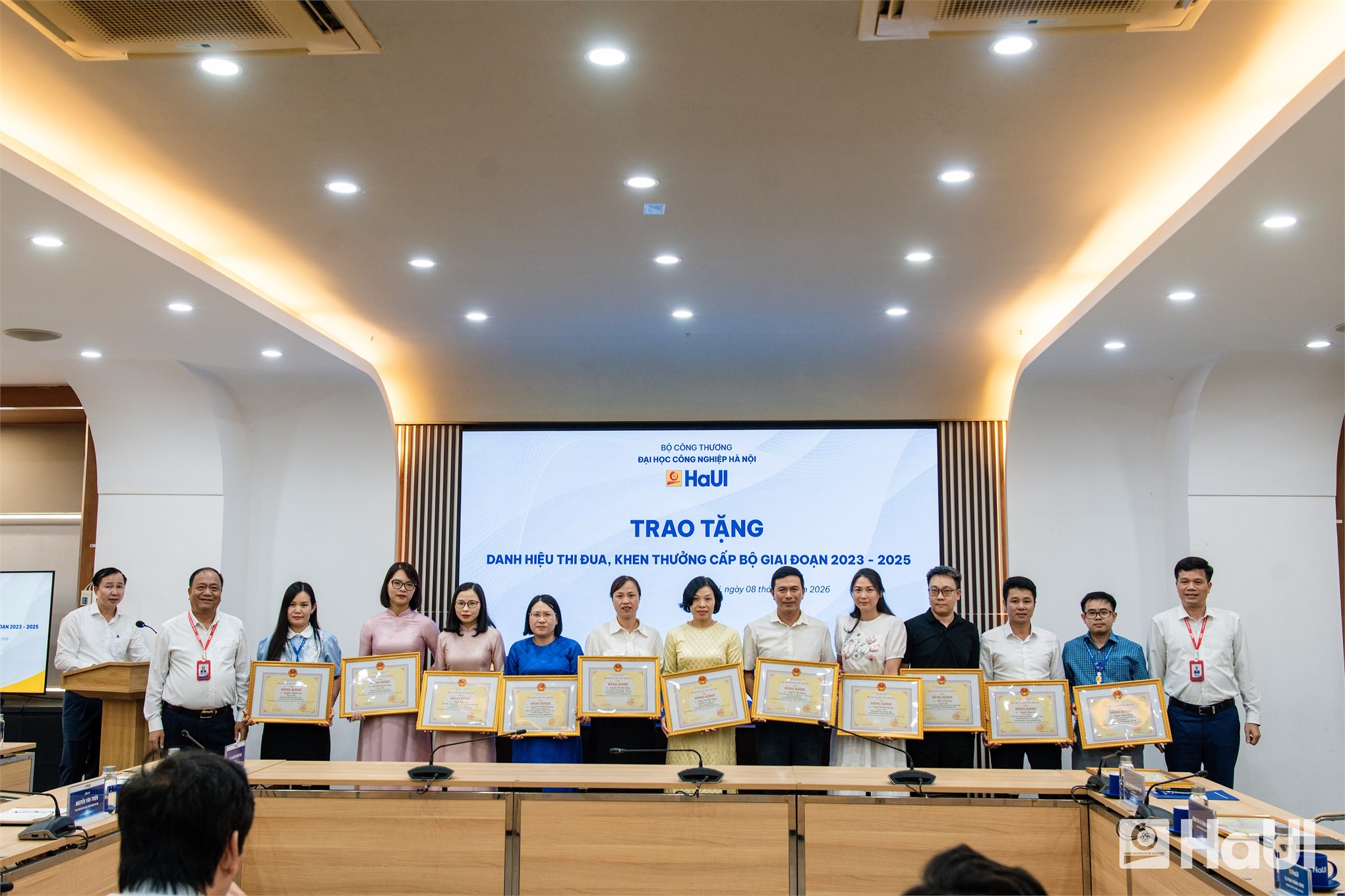 Đại học Công nghiệp Hà Nội trao tặng danh hiệu thi đua, khen thưởng cấp Bộ giai đoạn 2023-2025