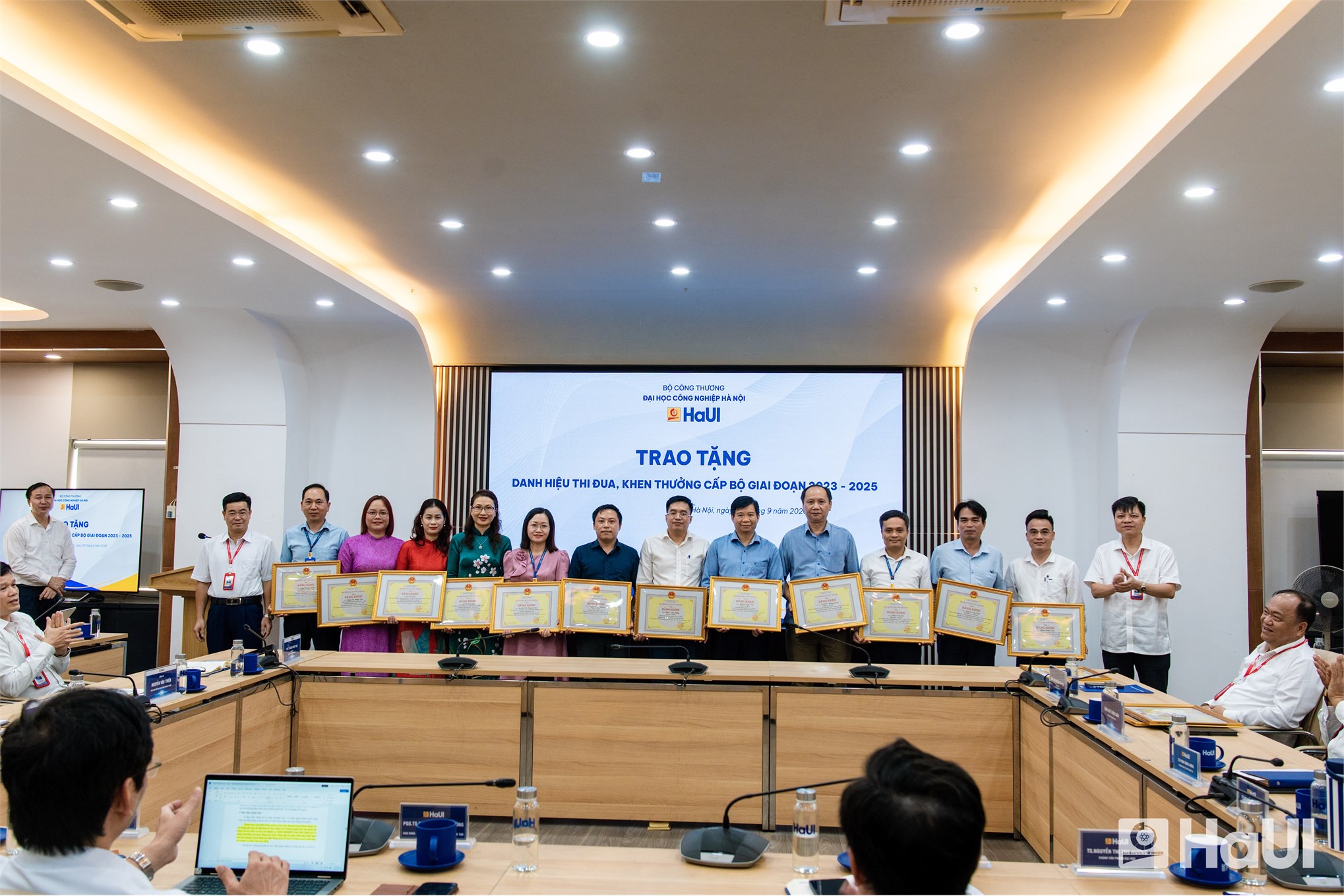 Đại học Công nghiệp Hà Nội trao tặng danh hiệu thi đua, khen thưởng cấp Bộ giai đoạn 2023-2025
