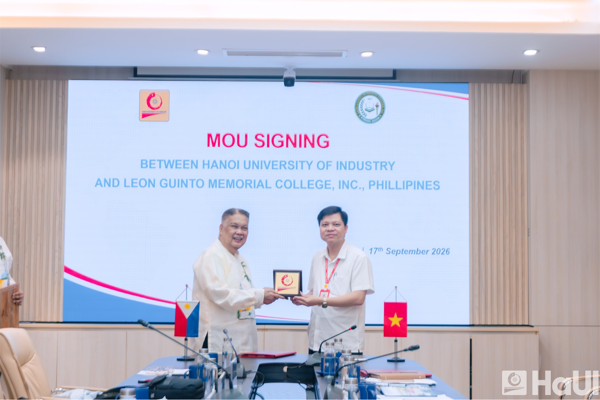 Đại học Công nghiệp Hà Nội tiếp và làm việc với Trường Cao đẳng Leon Guinto, Philippines