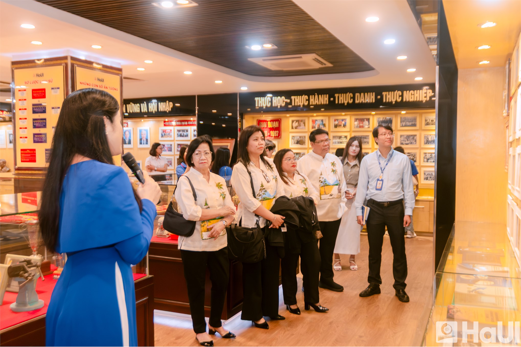 Đại học Công nghiệp Hà Nội tiếp và làm việc với Trường Cao đẳng Leon Guinto, Philippines