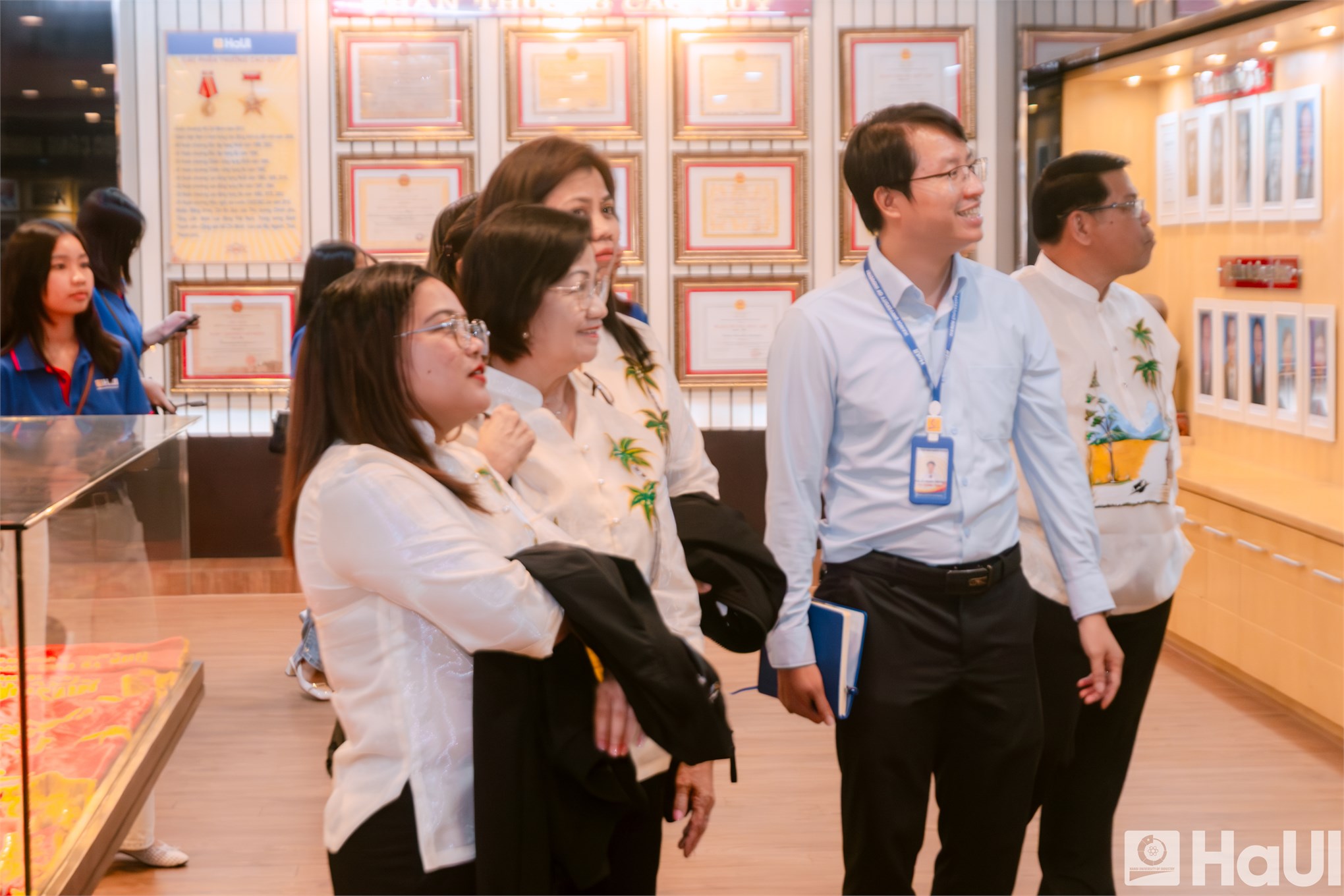 Đại học Công nghiệp Hà Nội tiếp và làm việc với Trường Cao đẳng Leon Guinto, Philippines