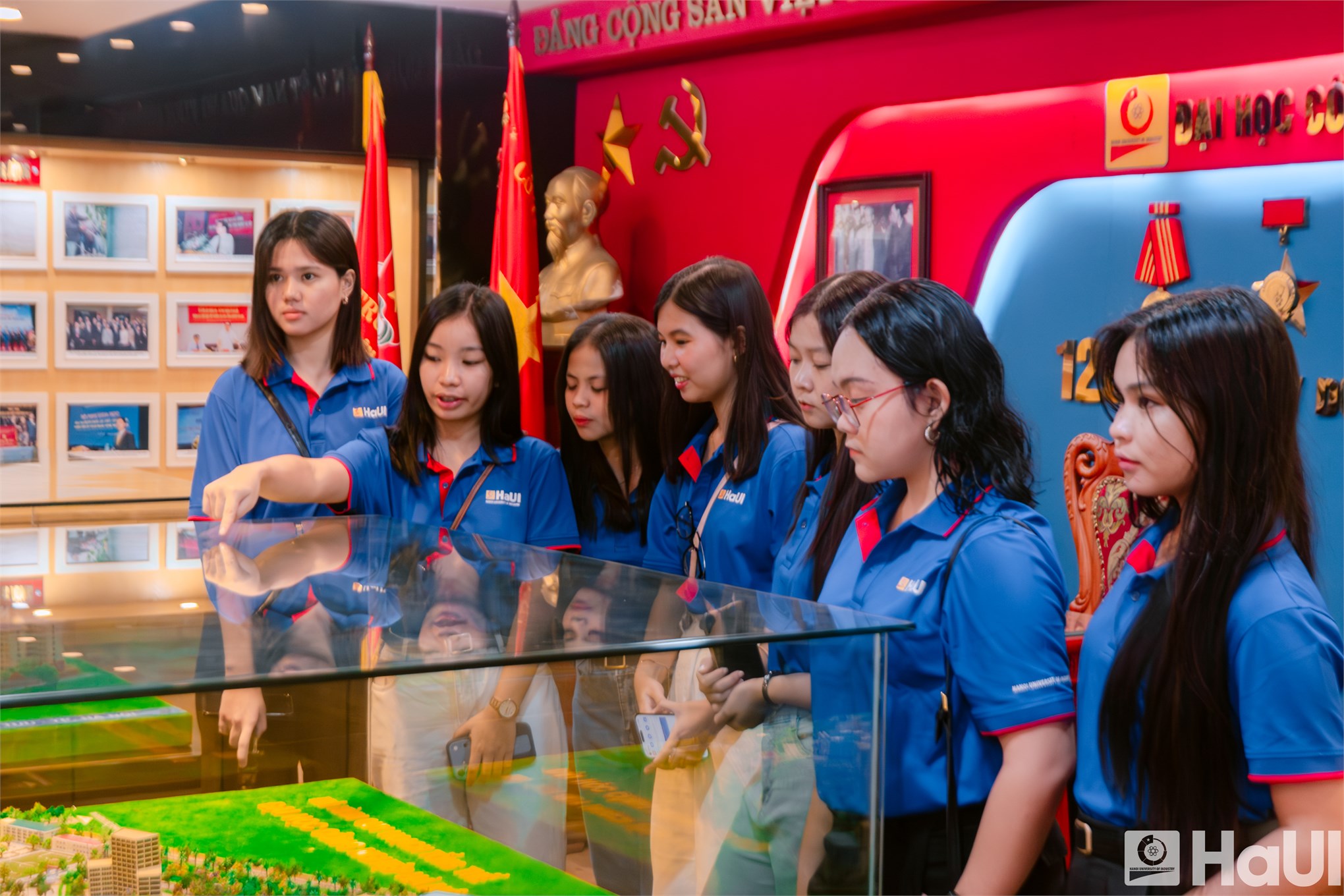 Đại học Công nghiệp Hà Nội tiếp và làm việc với Trường Cao đẳng Leon Guinto, Philippines