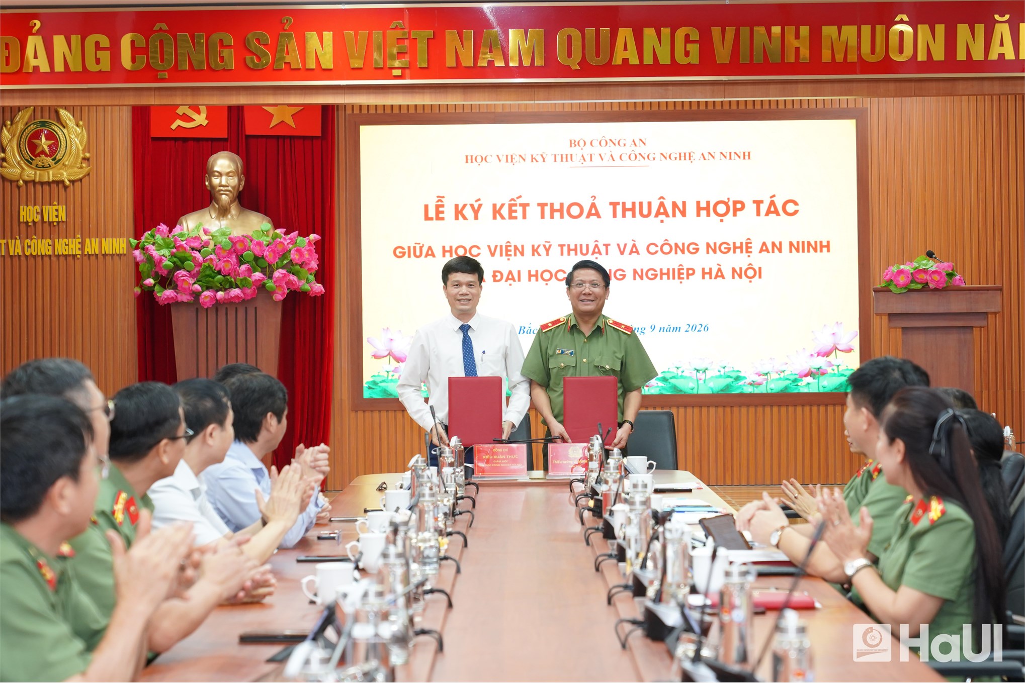 Đại học Công nghiệp Hà Nội ký kết hợp tác toàn diện với Học viện Kỹ thuật và Công nghệ an ninh