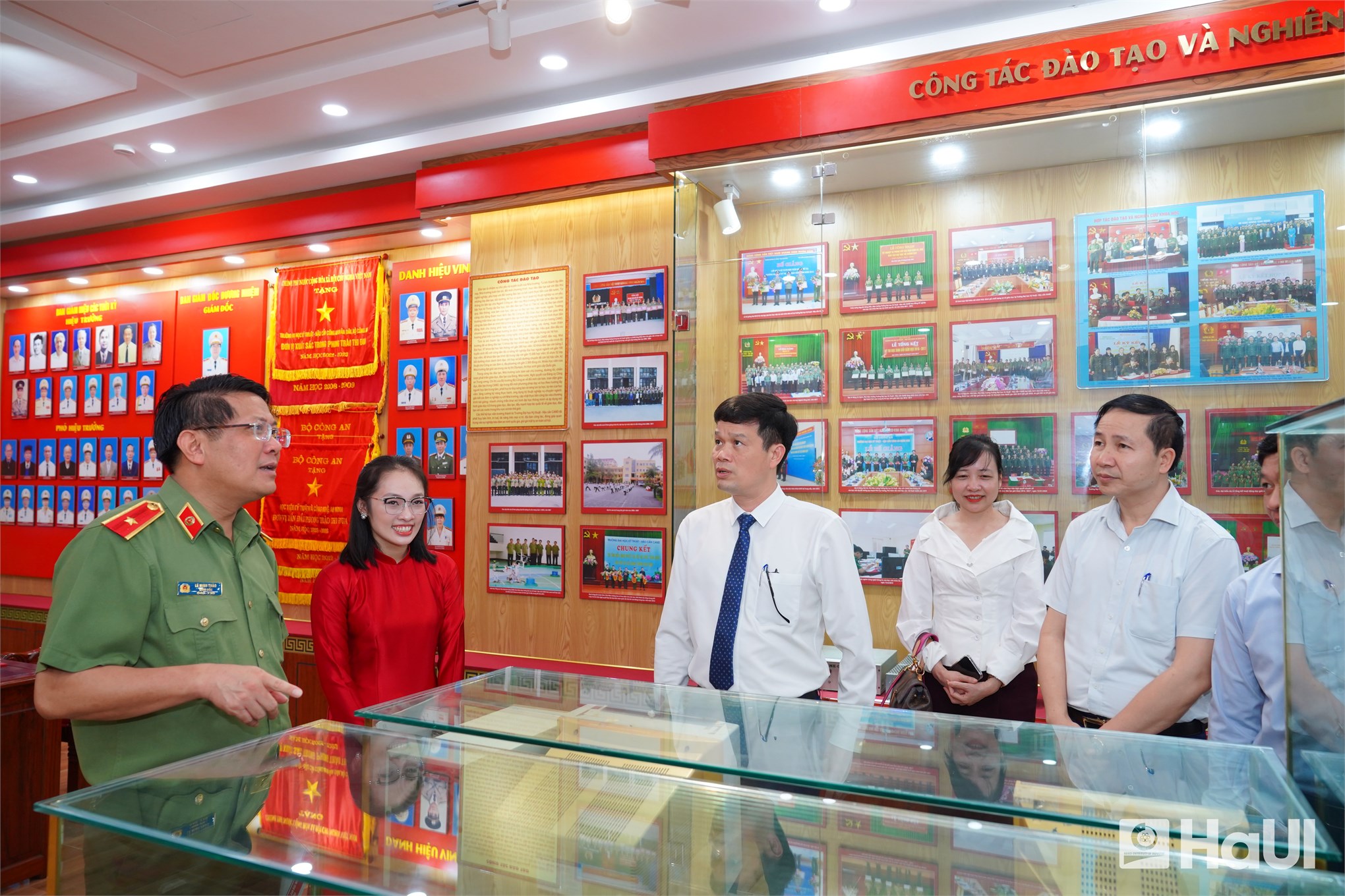 Đại học Công nghiệp Hà Nội ký kết hợp tác toàn diện với Học viện Kỹ thuật và Công nghệ an ninh