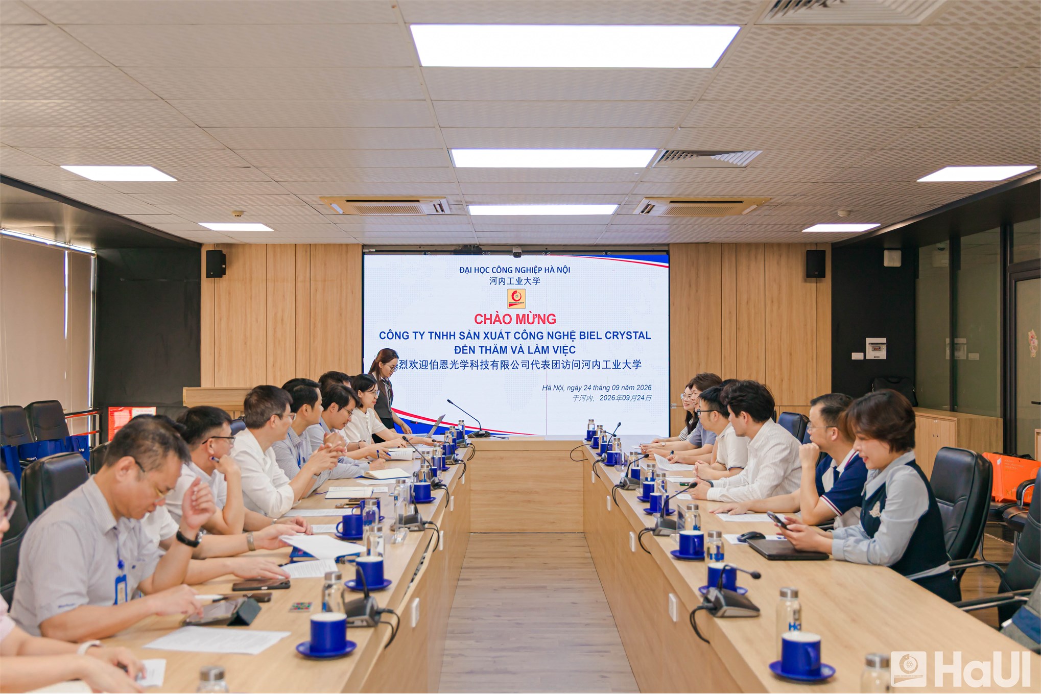 Đại học Công nghiệp Hà Nội và Biel Crystal thúc đẩy hợp tác đào tạo, phát triển nhân lực công nghệ cao