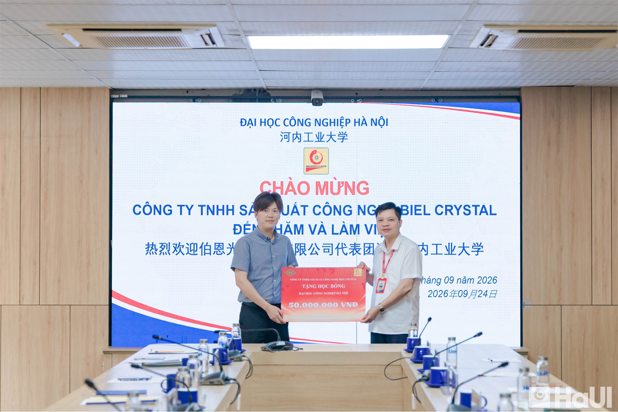 Đại học Công nghiệp Hà Nội và Biel Crystal thúc đẩy hợp tác đào tạo, phát triển nhân lực công nghệ cao
