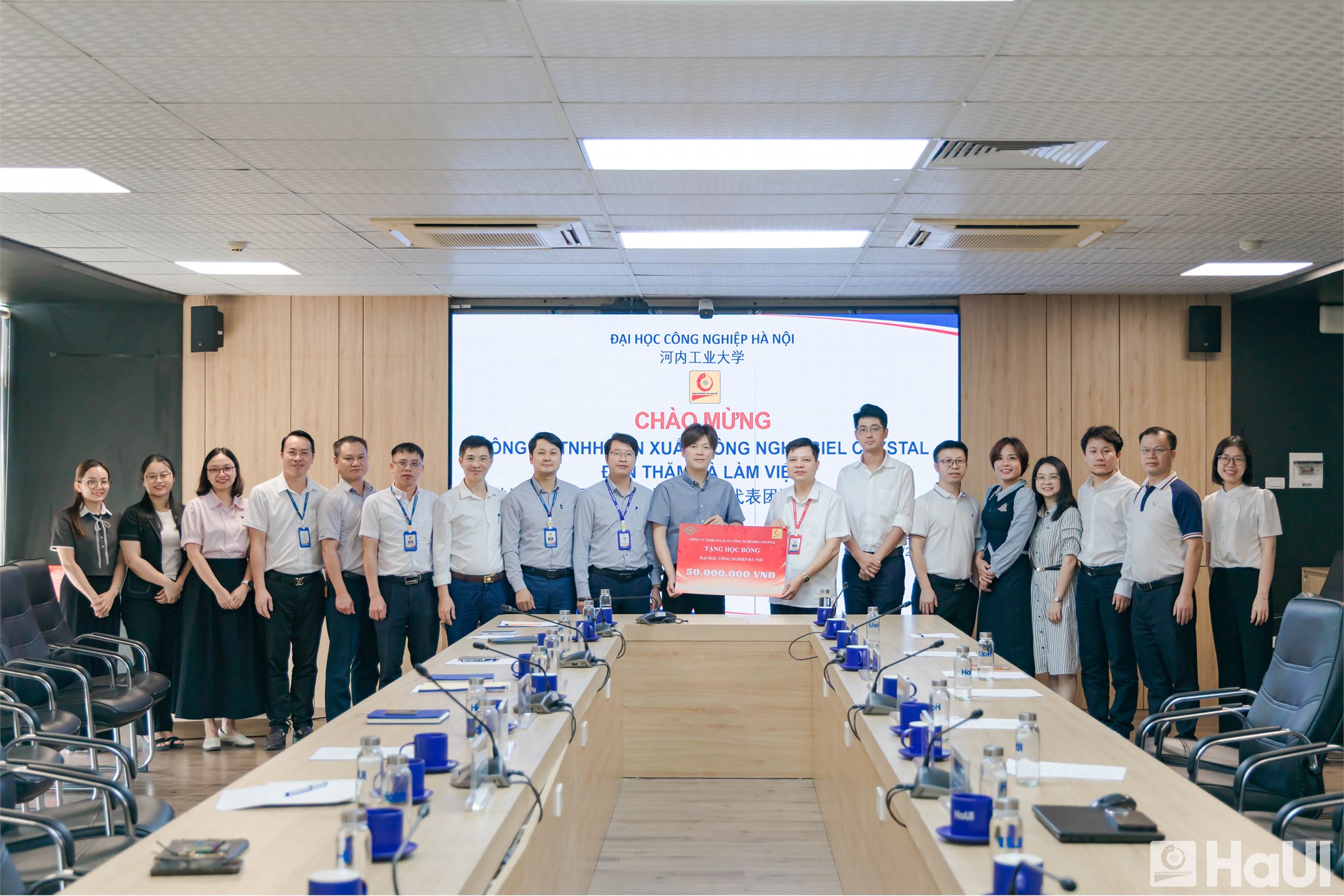 Đại học Công nghiệp Hà Nội và Biel Crystal thúc đẩy hợp tác đào tạo, phát triển nhân lực công nghệ cao