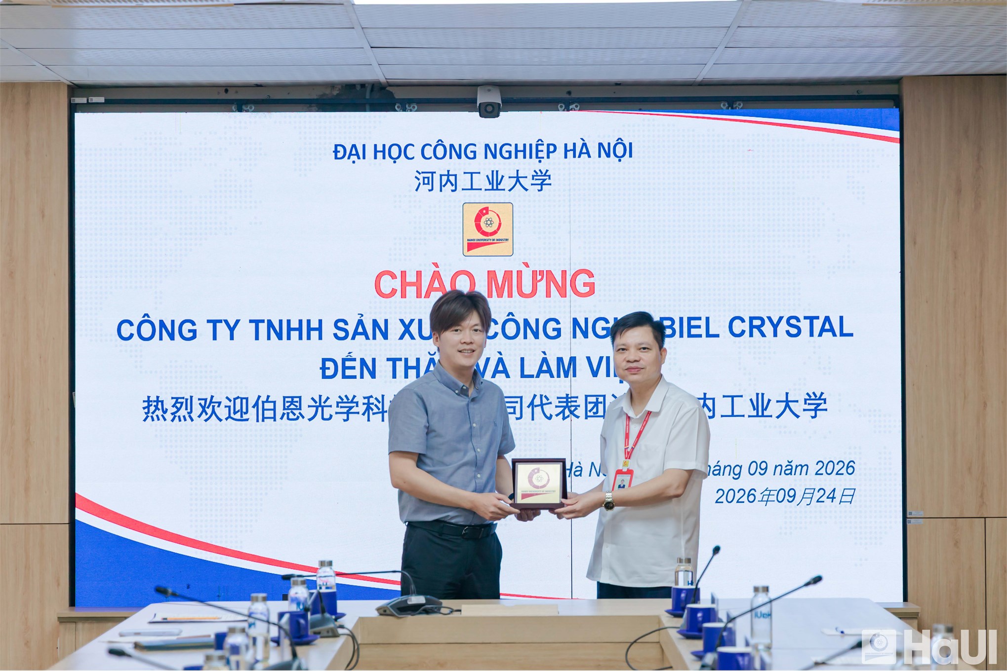 Đại học Công nghiệp Hà Nội và Biel Crystal thúc đẩy hợp tác đào tạo, phát triển nhân lực công nghệ cao