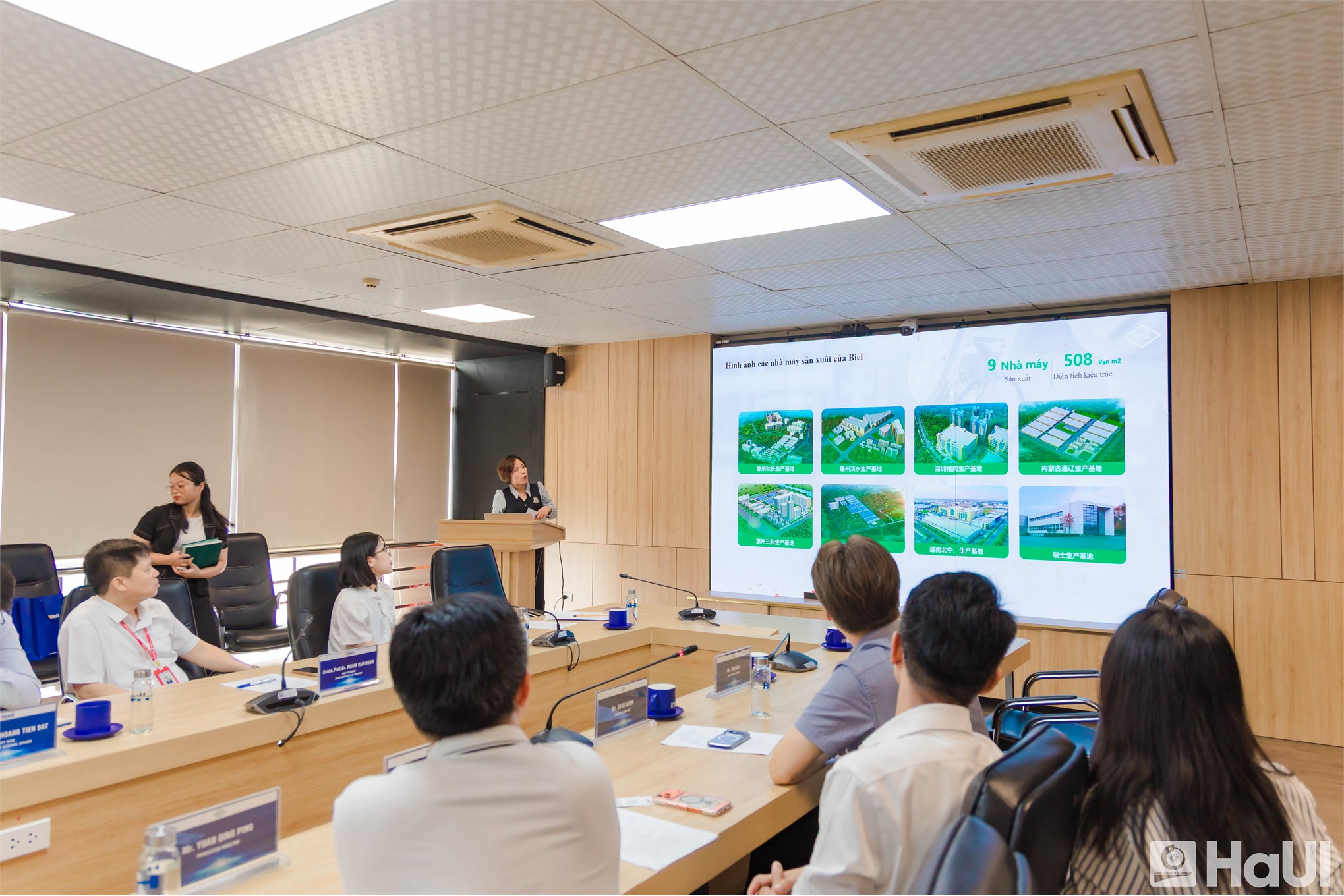 Đại học Công nghiệp Hà Nội và Biel Crystal thúc đẩy hợp tác đào tạo, phát triển nhân lực công nghệ cao