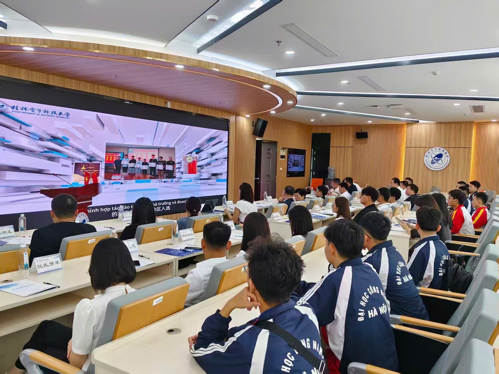 Hơn 100 sinh viên HaUI bắt đầu hành trình học tập xuyên biên giới