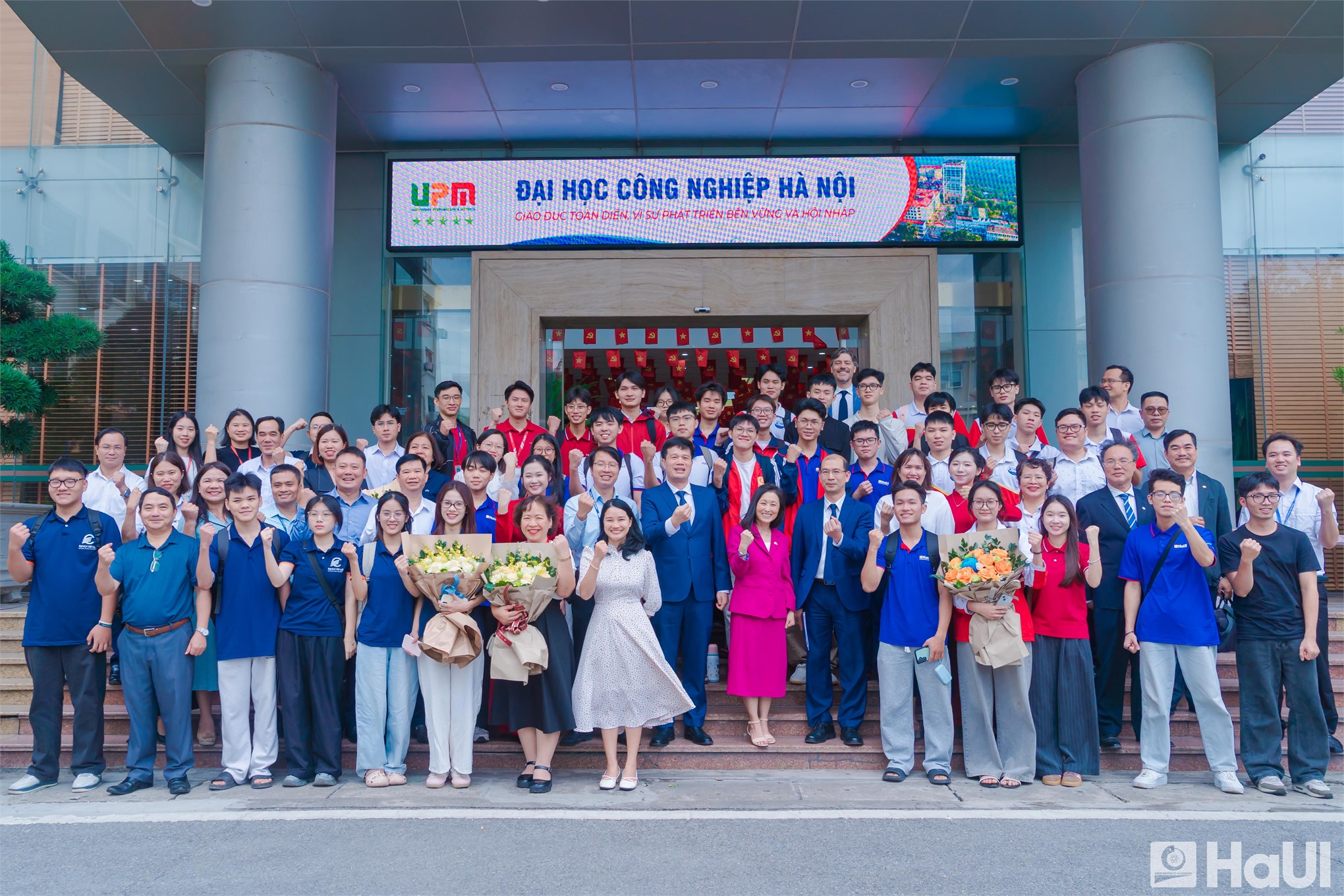 Đại sứ Hoa Kỳ tại Việt Nam Jennifer Wicks dự khai giảng NeoTECH English Works tại Đại học Công nghiệp Hà Nội