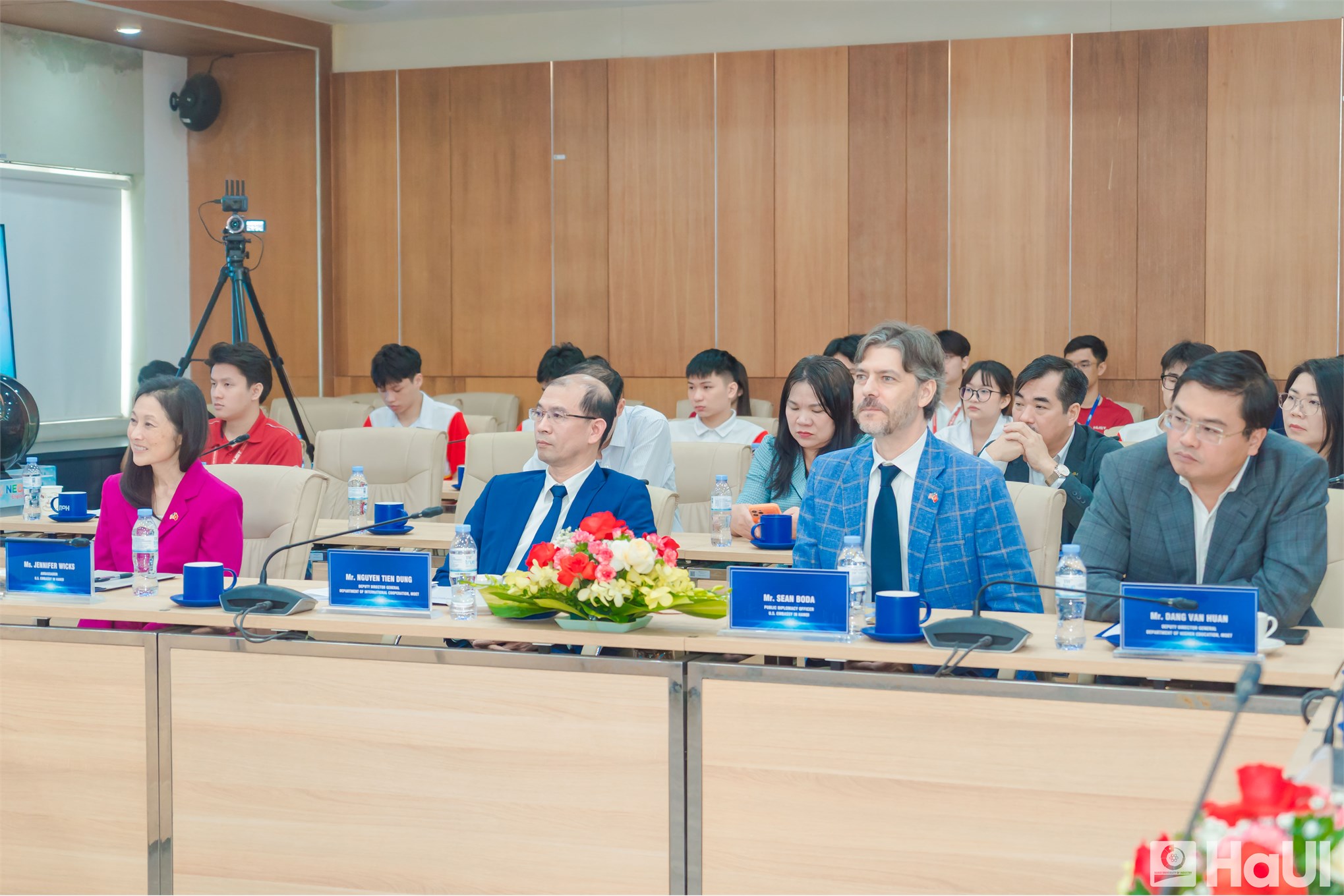 Đại sứ Hoa Kỳ tại Việt Nam Jennifer Wicks dự khai giảng NeoTECH English Works tại Đại học Công nghiệp Hà Nội